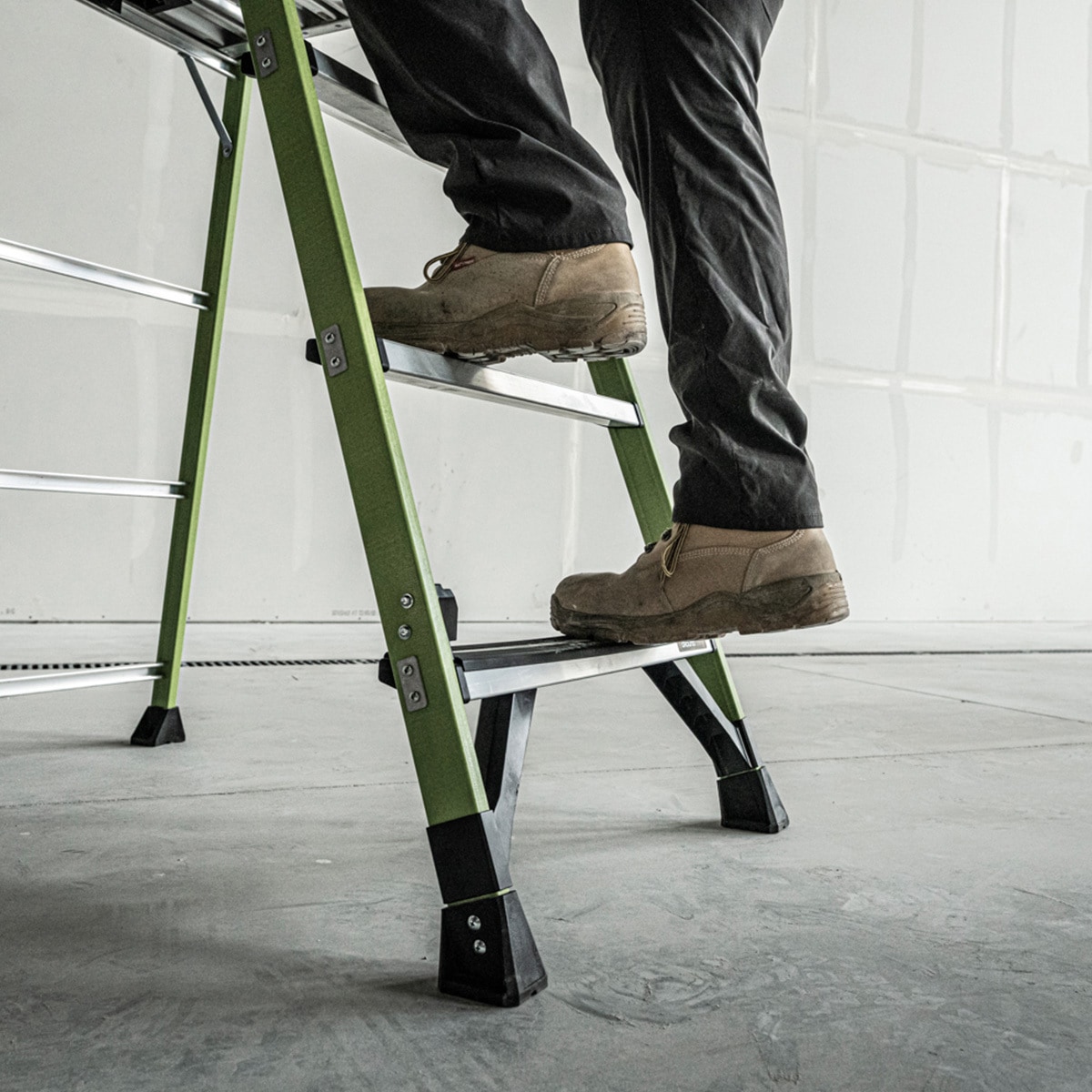 LG-19306 FRP上枠付き脚立 フォートレス 長谷川工業 6段 天板高さ1.68m