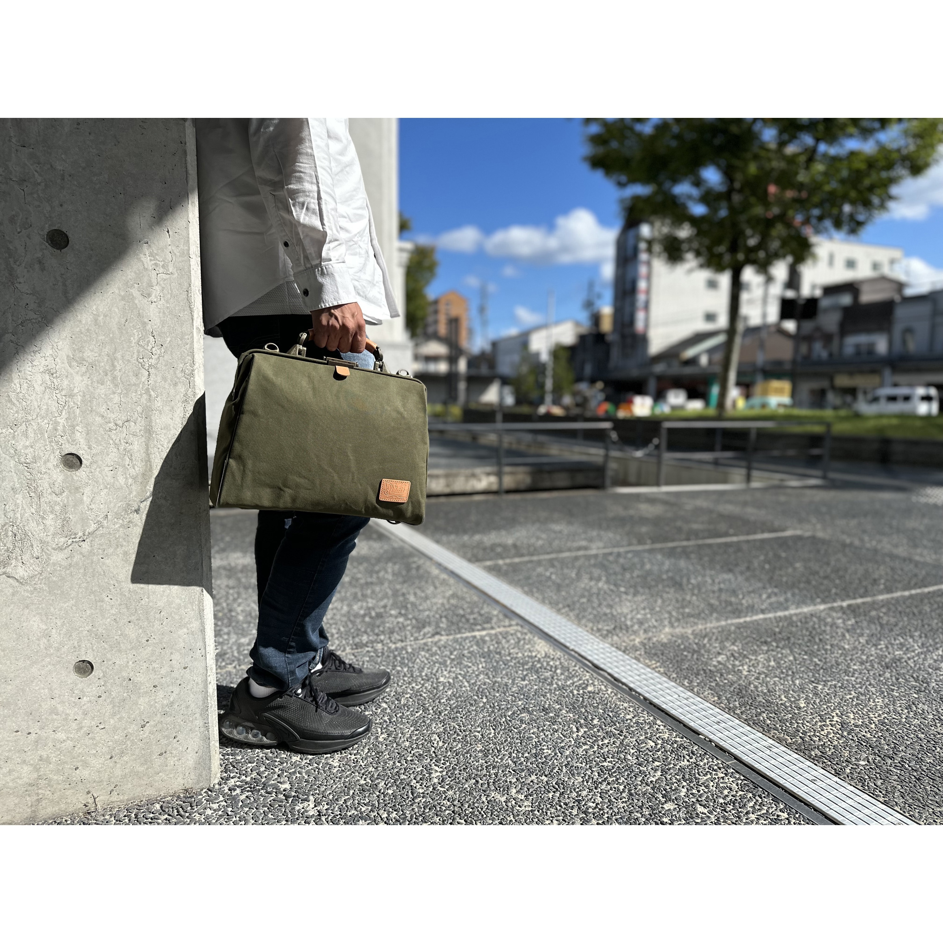 22364-03 横型3WAYダレスバッグ-A4サイズ対応 Pistache ネイビー色