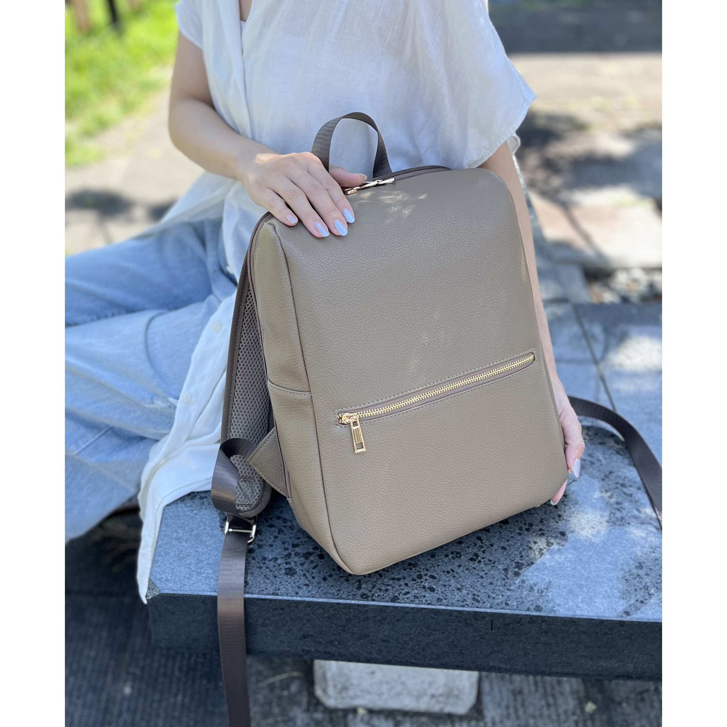 42580-12 軽量レディースリュック-グレージュ VALENTINO VISCANI 容量 