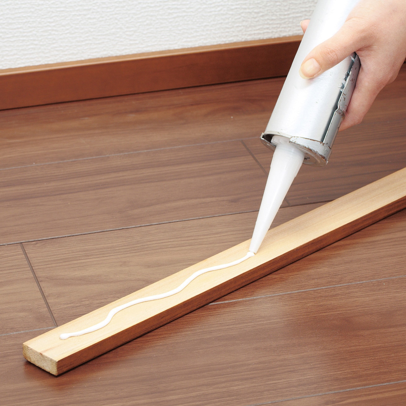 AX-195 建築内装工事用接着剤 SG-1R セメダイン 容量675mL AX-195