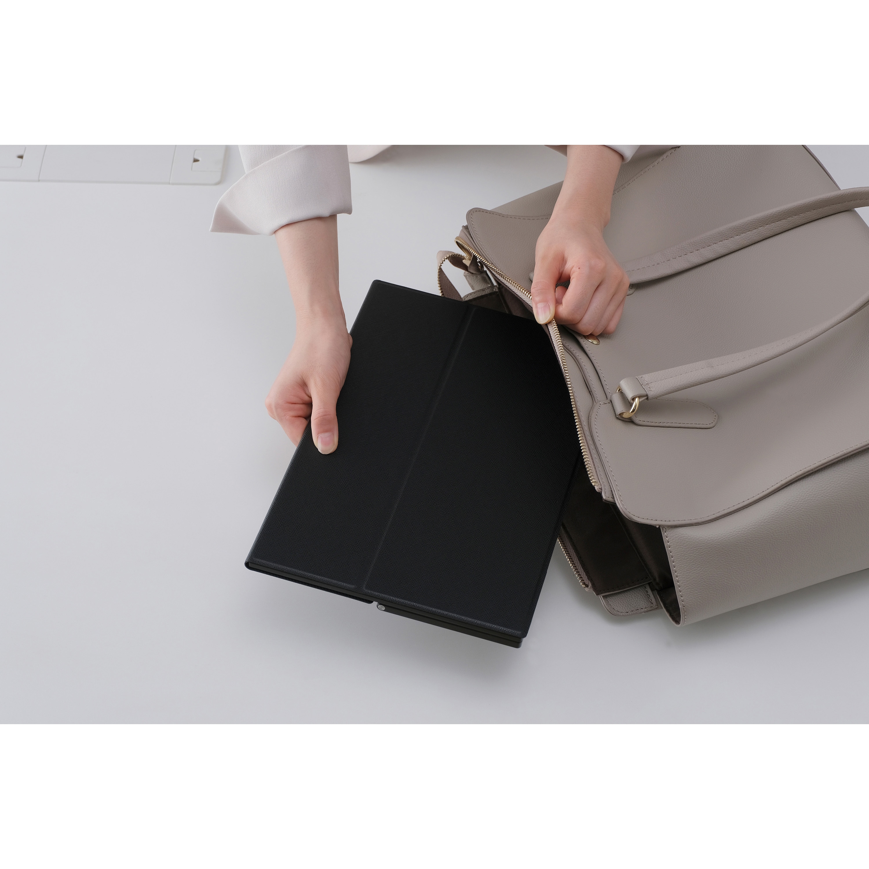 DP-BF132S-B ポータブルモニター 1台 アイリスオーヤマ 【通販モノタロウ】