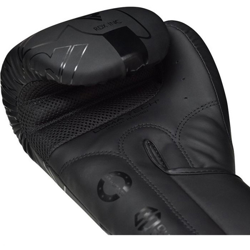 RDX500 KARAシリーズ ボクシンググローブ RDX SPORTS マットブラック色