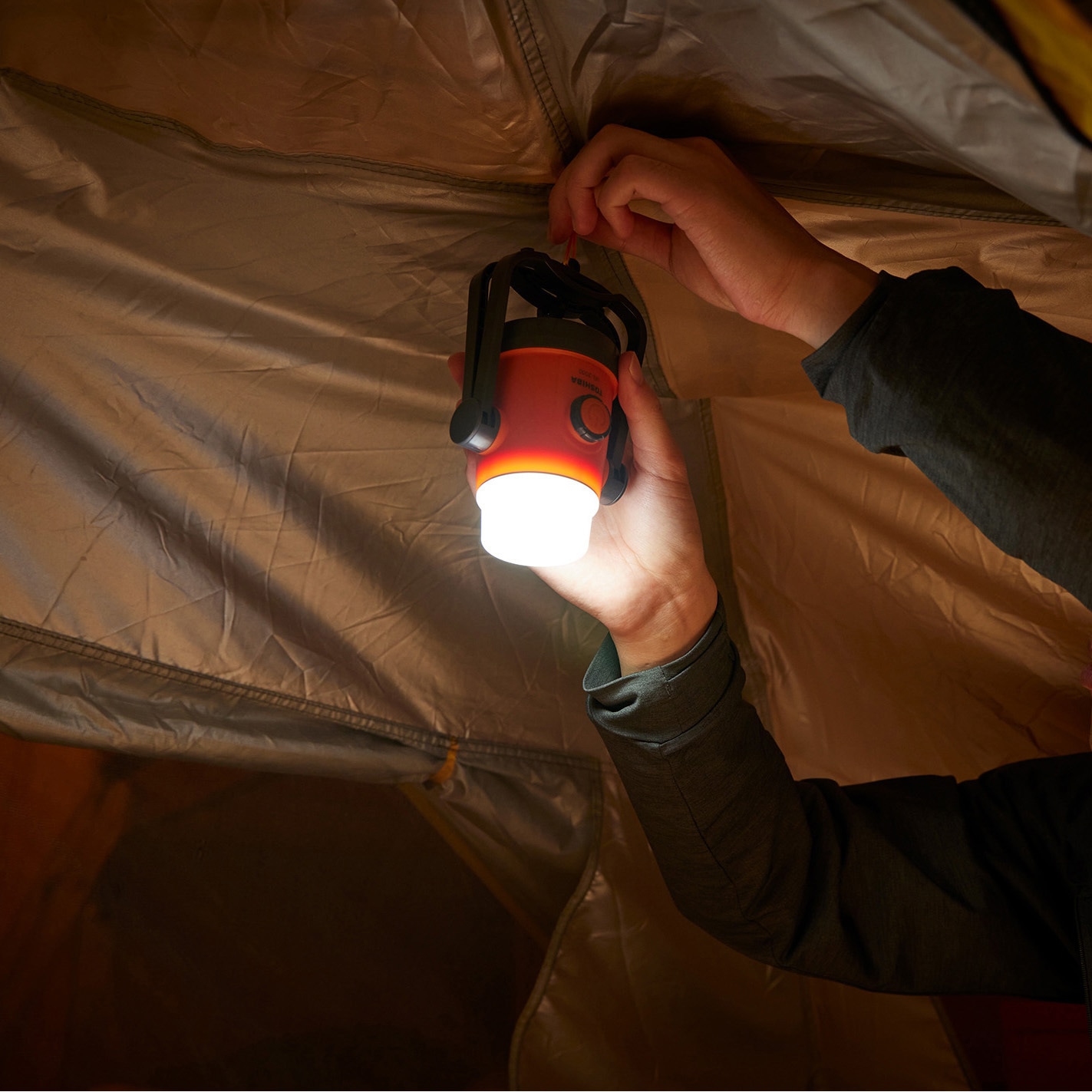 LKL-2000(G) LED電池式ランタン 東芝 グリーン色 - 【通販モノタロウ】