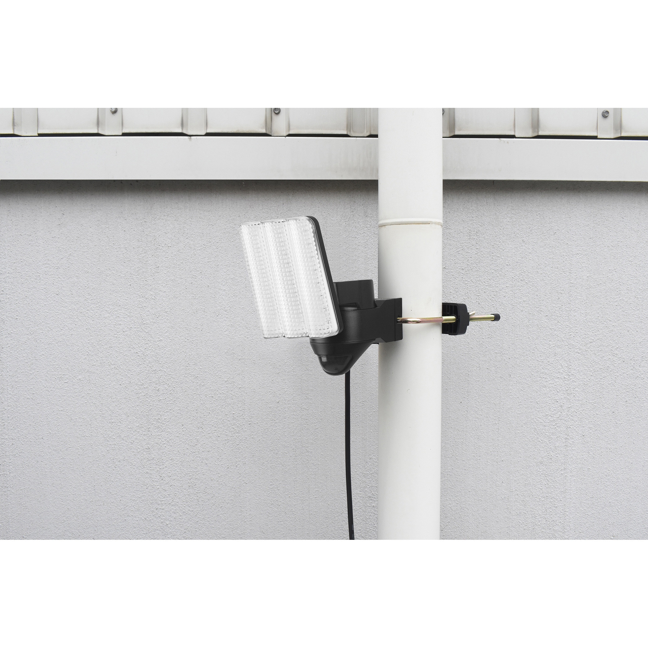 DLA-17T100 コンセント式センサーライト DAISHIN(大進) LED1.0W×26個