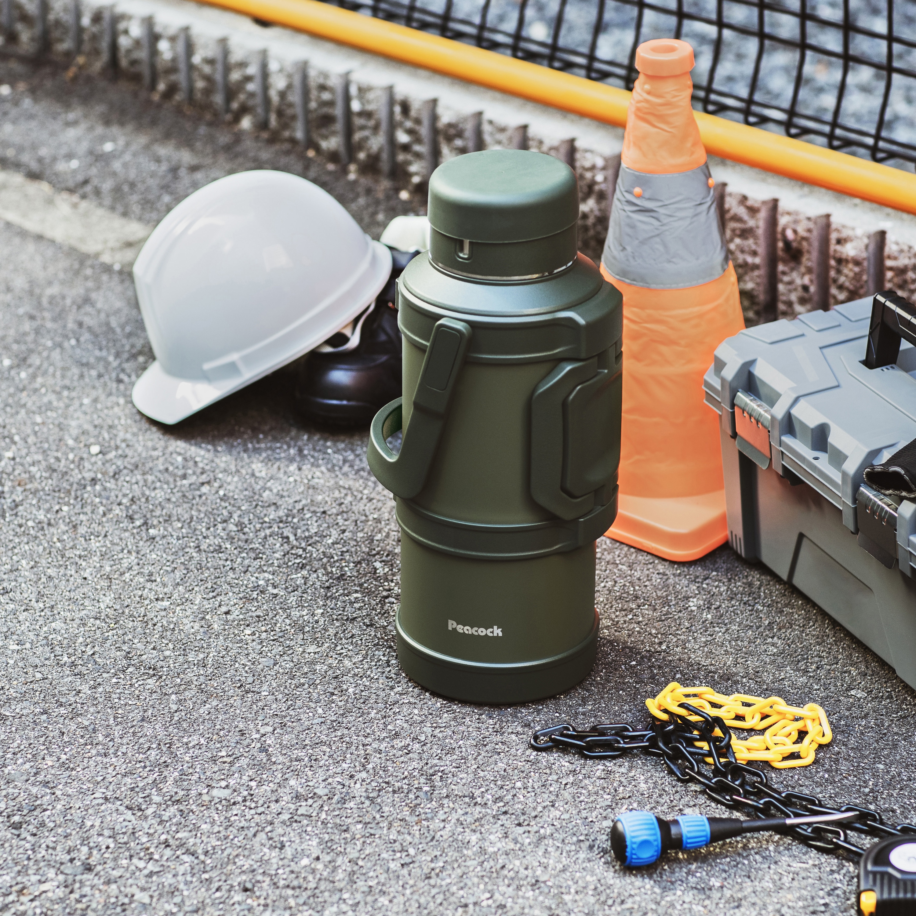 装飾的な金属製飲料容器 装飾的な金属製飲料容器 装飾的な金属製飲料容器