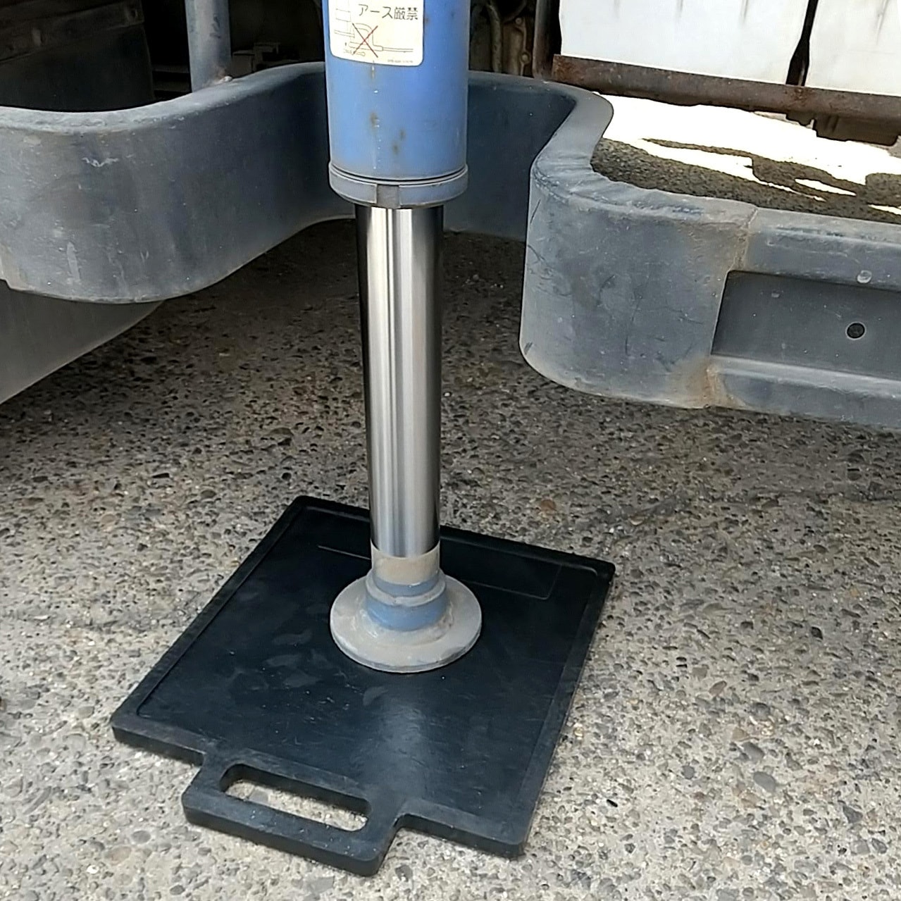 アウトリガーベース ゴム製 ナイロン繊維入り(4トンユニック車) 1枚