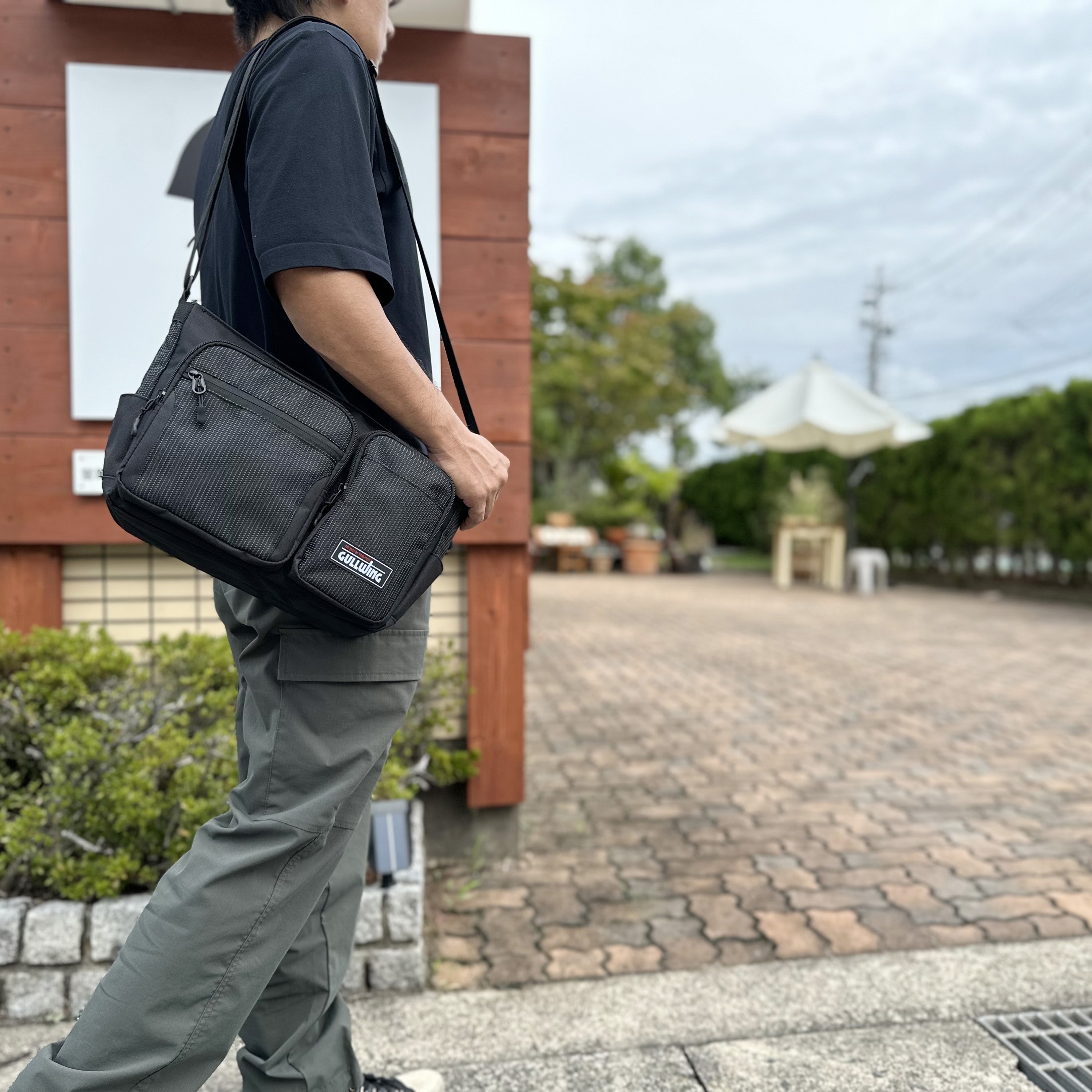 33782-01 横型多機能ショルダーバッグ GULLWING クロ色 33782-01