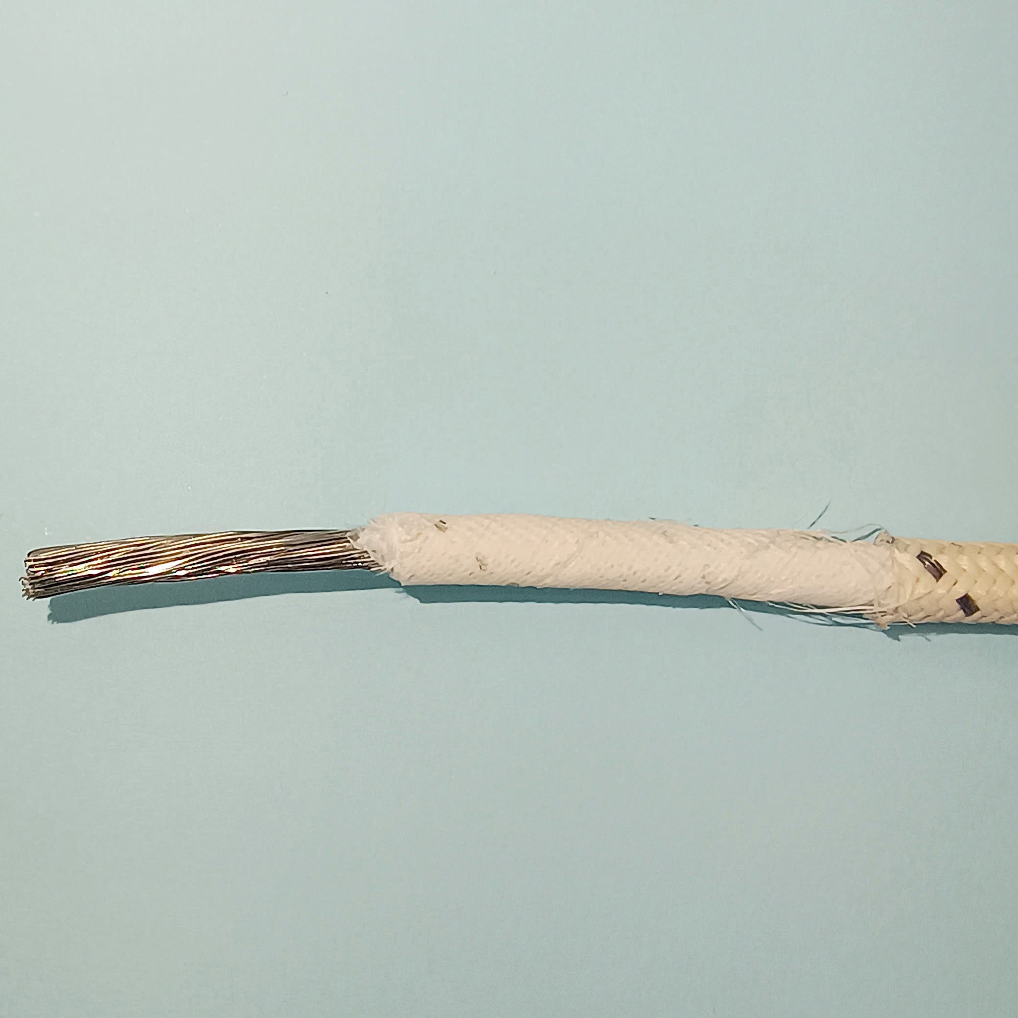 NPC-MS500 2SQ ニッケル覆銅導体シリカガラス編組電線 二宮電線工業 淡黄に黒スパイラル色 芯数1 長さ100m導体断面積2mm<sup>2</sup>