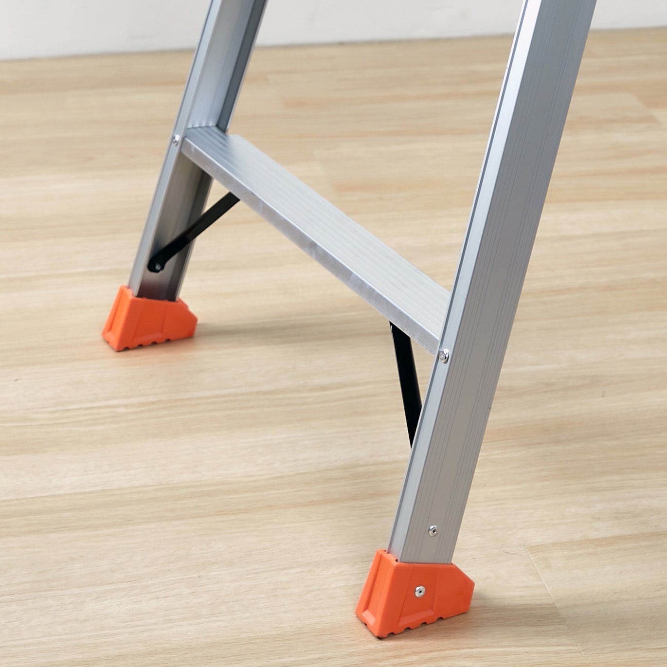 TSK-150 軽量専用脚立 TRUSCO 天板高さ1.39m踏ざん踏面幅55mm TSK-150