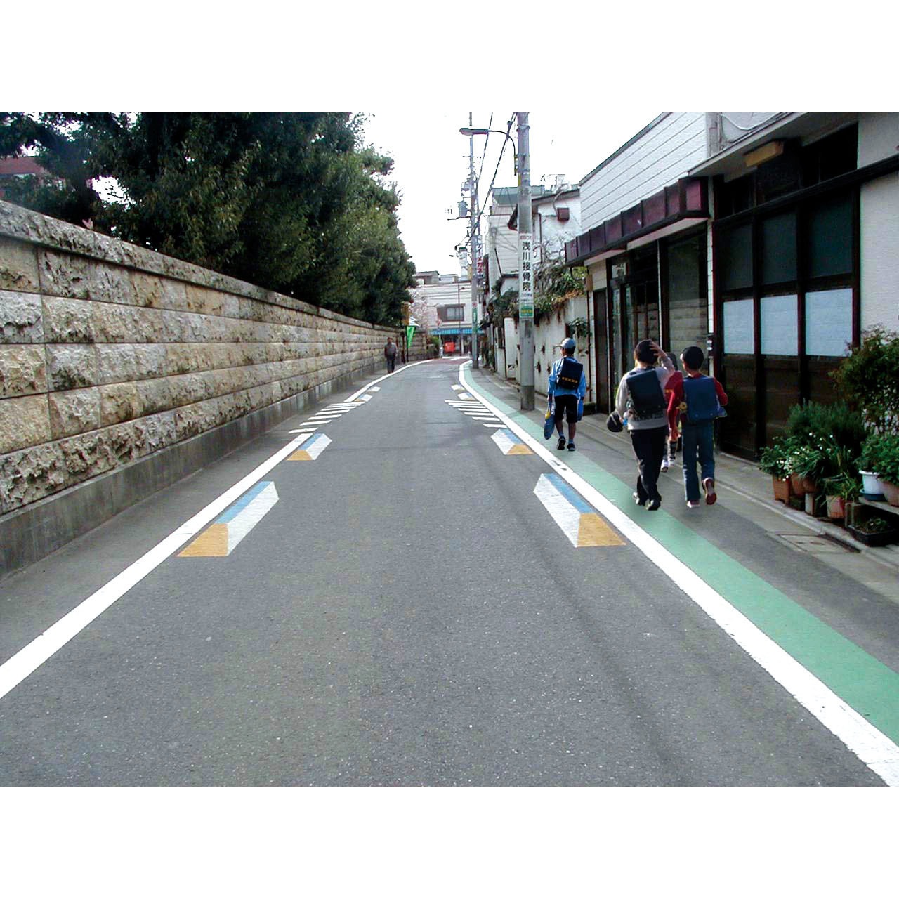 ジスラインSソリッドシート ブロックタイプL 貼り付け式路面標示材