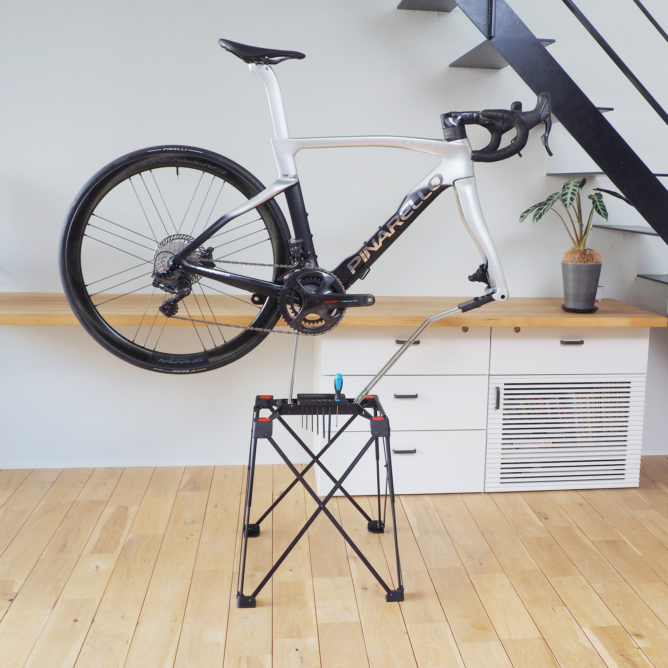 iWA (丸八工機) iWA1 ディスクブレーキ・スルーアクスル対応 横置き