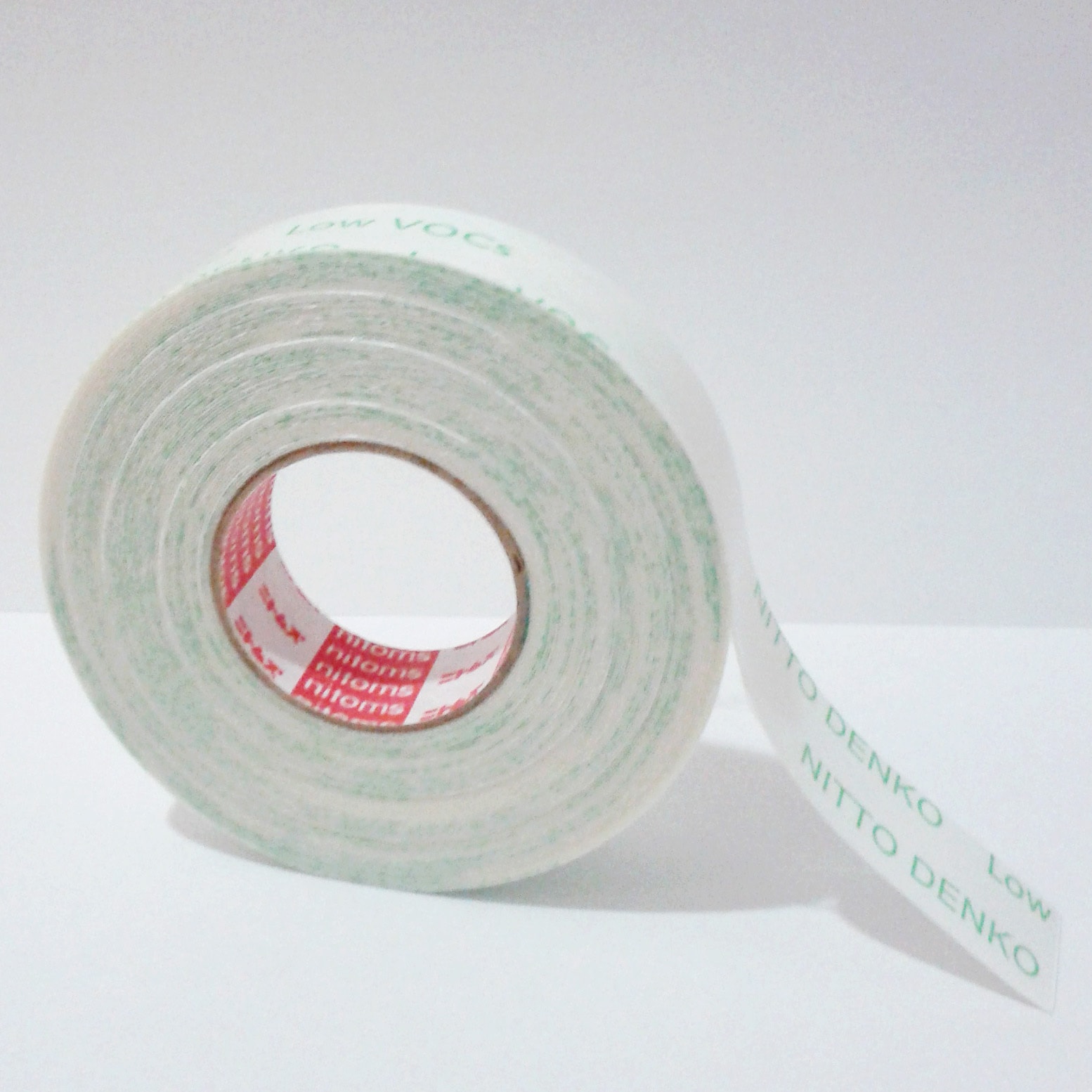 TT0005 エコロジカル強力両面テープ粗面用 ニトムズ 固定 不織布基材 アクリル系(無溶剤) 幅15mm長さ8m 1箱(100巻) TT0005 31,837円