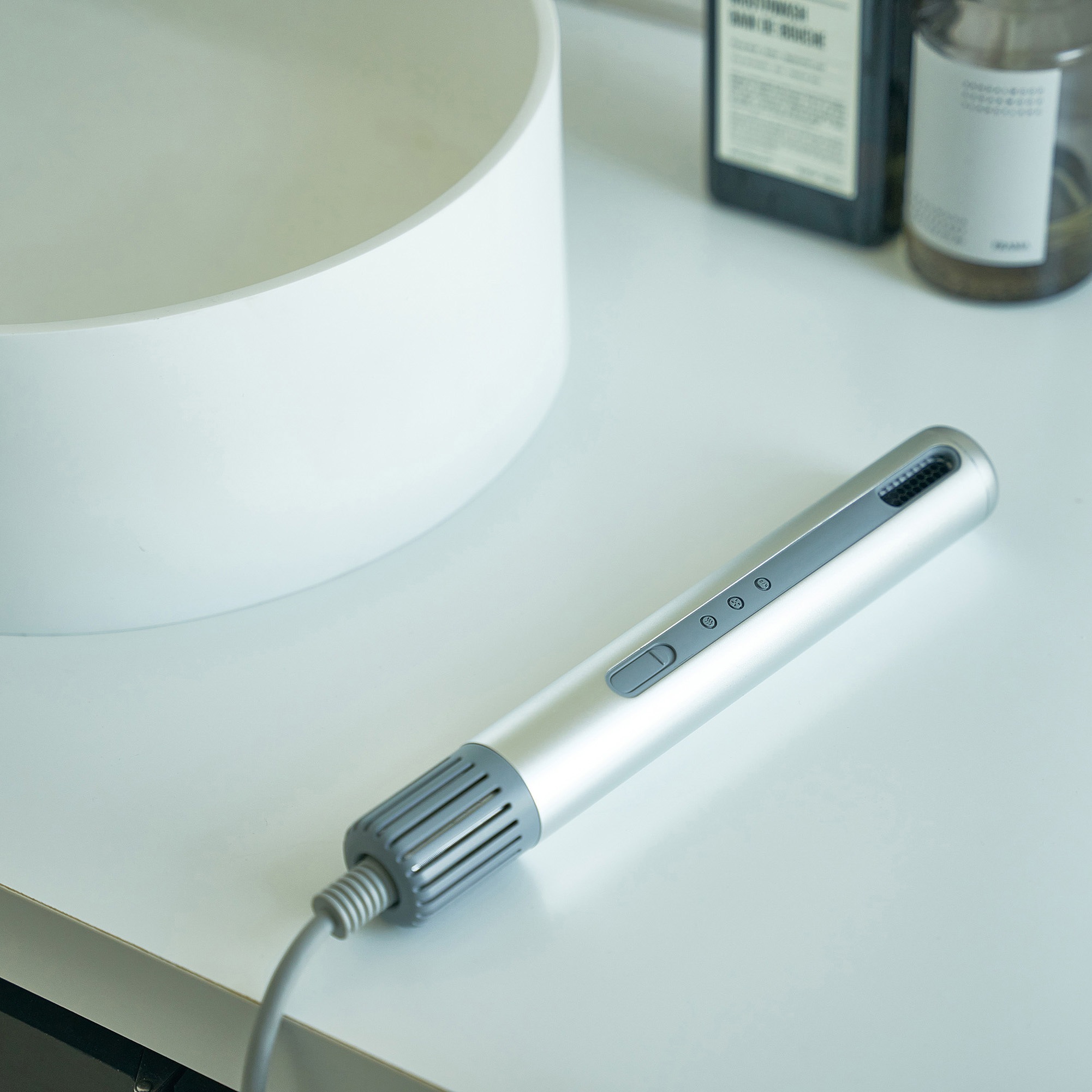 BD-S1N-WH スティック型ヘアドライヤー baton cado 消費電力800(高温