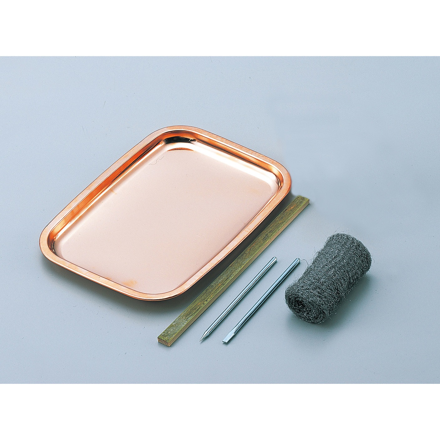 値引き 一刀彫木製品 飾り容器？ An object that allows you to enjoy the expression of wood. It's