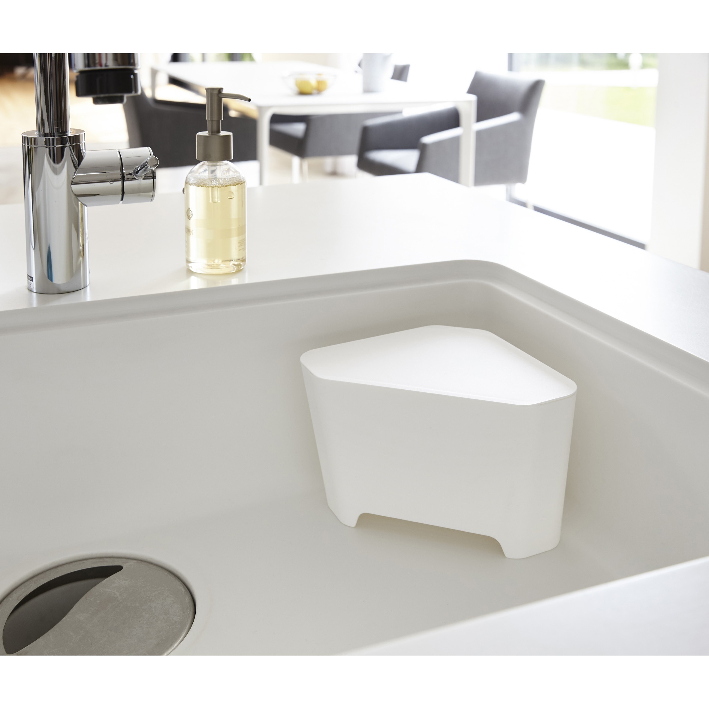 3236 浮かせる フタ付き三角コーナー アクア 山崎実業 ホワイト色