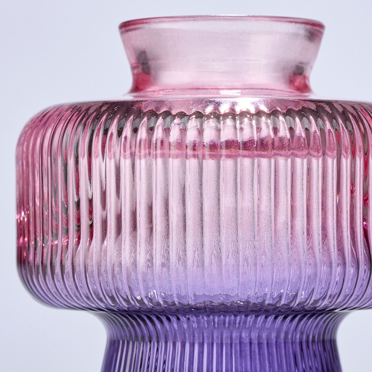 曲線的な紫色のガラス花瓶 ムラーノガラス（ベネチアングラス）花瓶／花器「春にたくす」乳白
