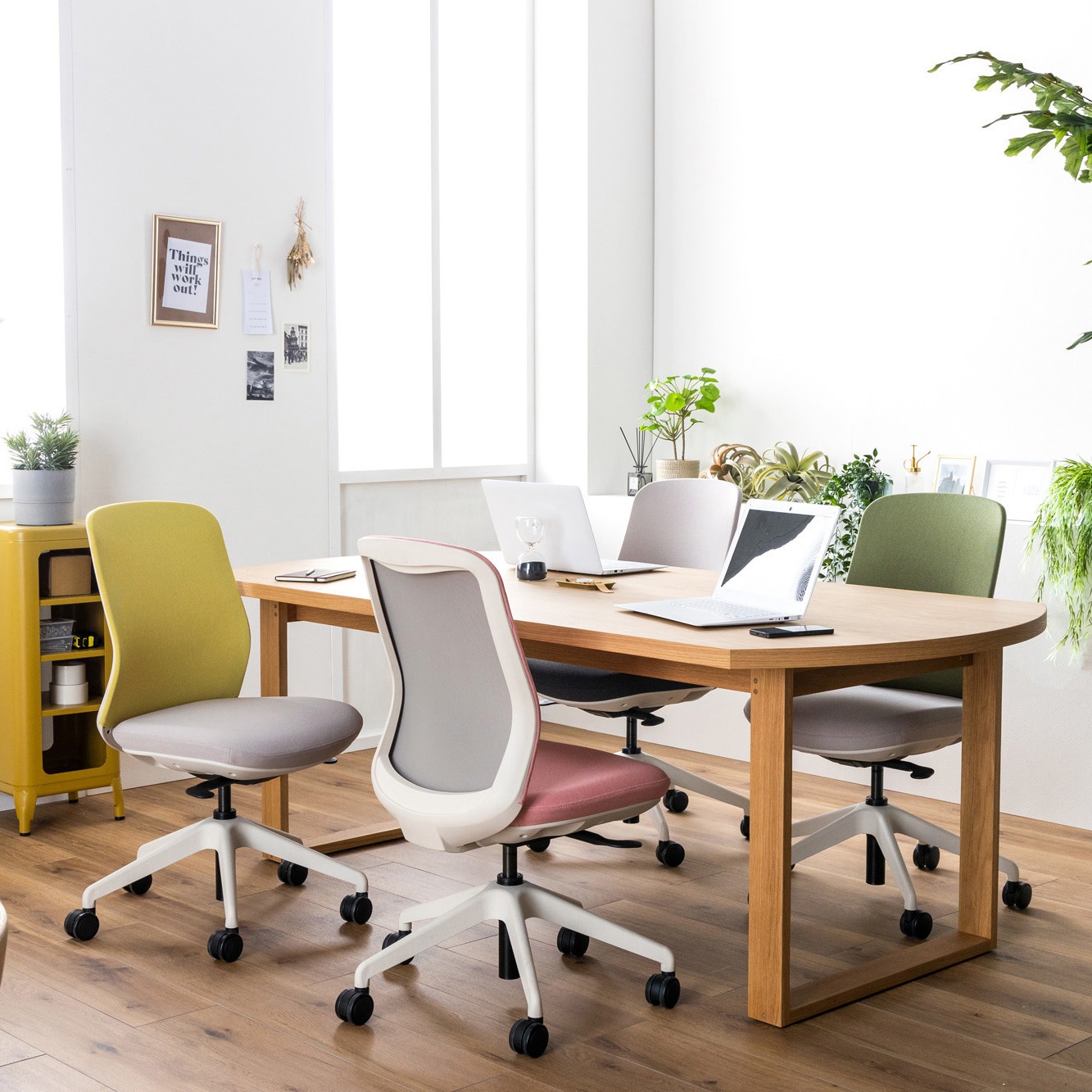 内田洋行 ニンバス ハイシートチェア ミドルバック 肘無 ハンガー付 ランバー無 ウレタンキャスター フォレストG×黒 1脚(メーカー直送) 内田洋行 ニンバス ハイシートチェア ミドルバック 肘無 ハンガー付