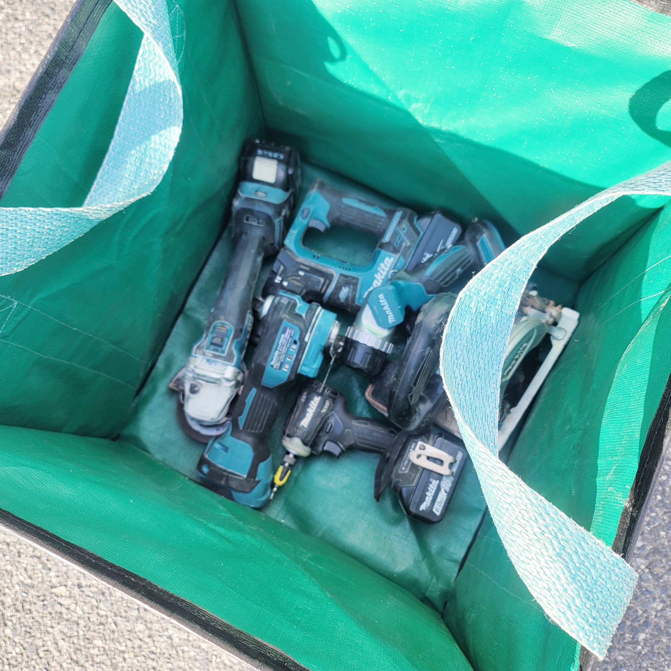 大成段ボール 自立式ユニバーサルバック 120L 黒 3個入 (67-2481-01