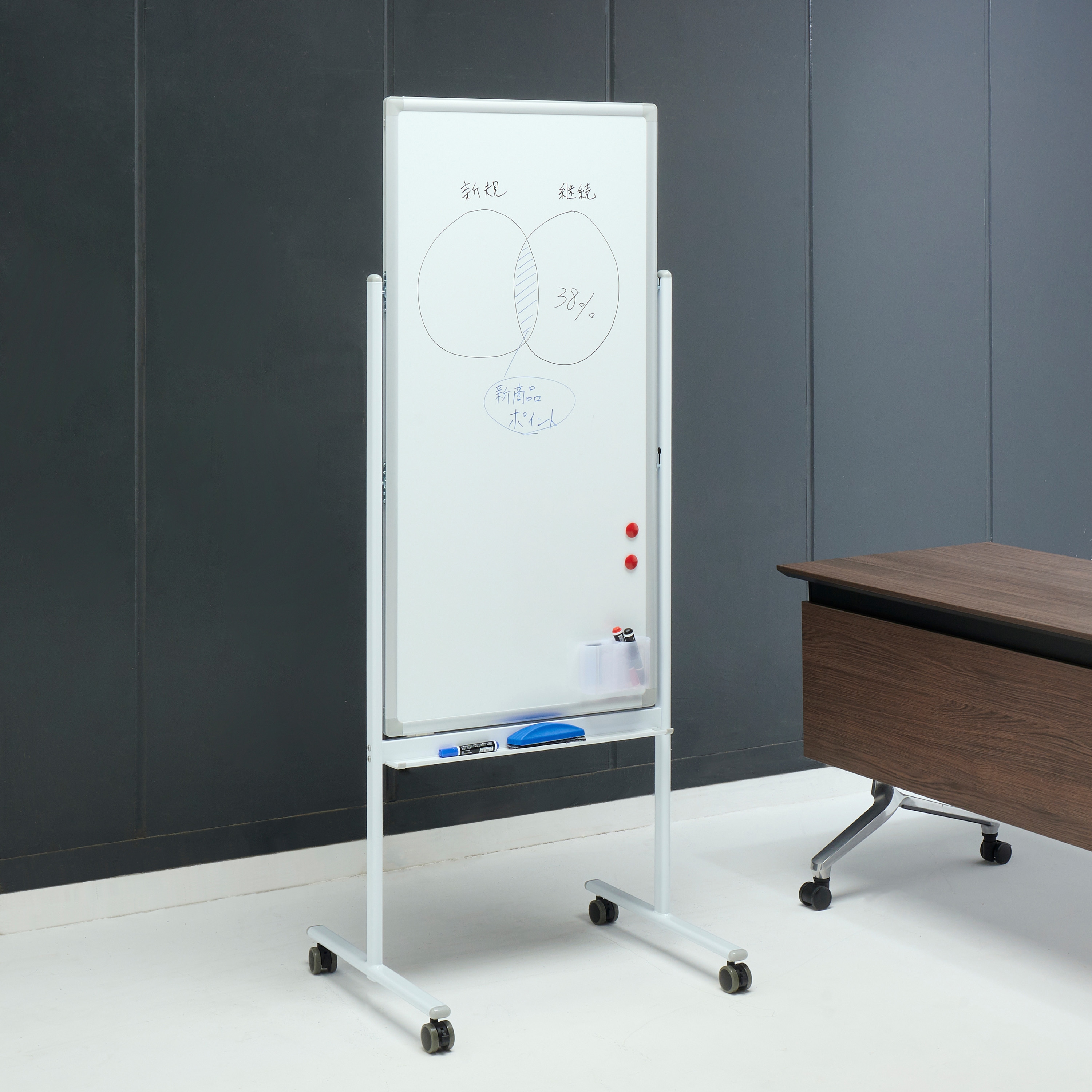 ホワイトボード マーカー 脚付き 縦長 縦型 1200mm×600mm ブラック ホワイトボード 縦型 縦長（1200mm×600mm）マーカー 脚付き（白