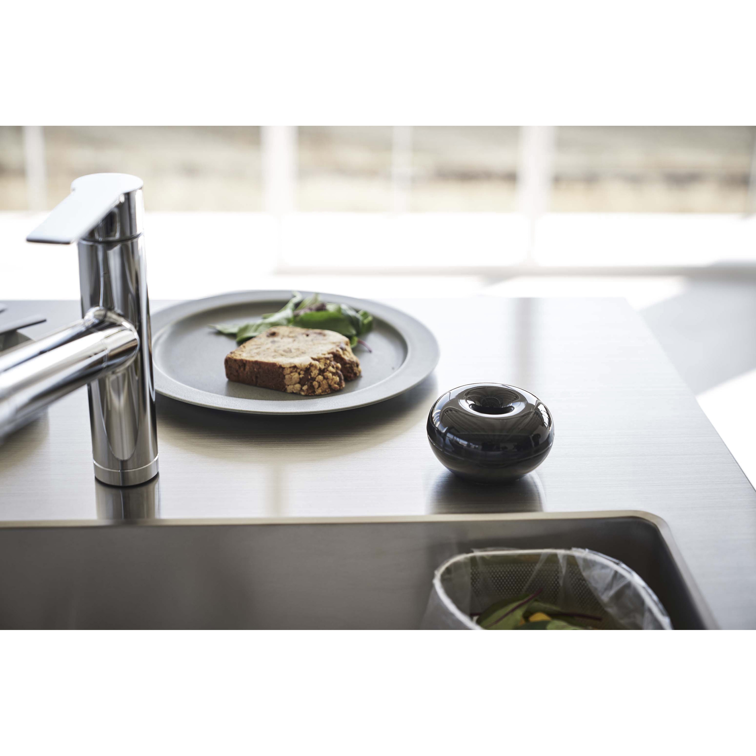 エゴスキュー　タワー 5741 tower タワー コバエ&消臭ポット 山崎実業 ブラック色 1個