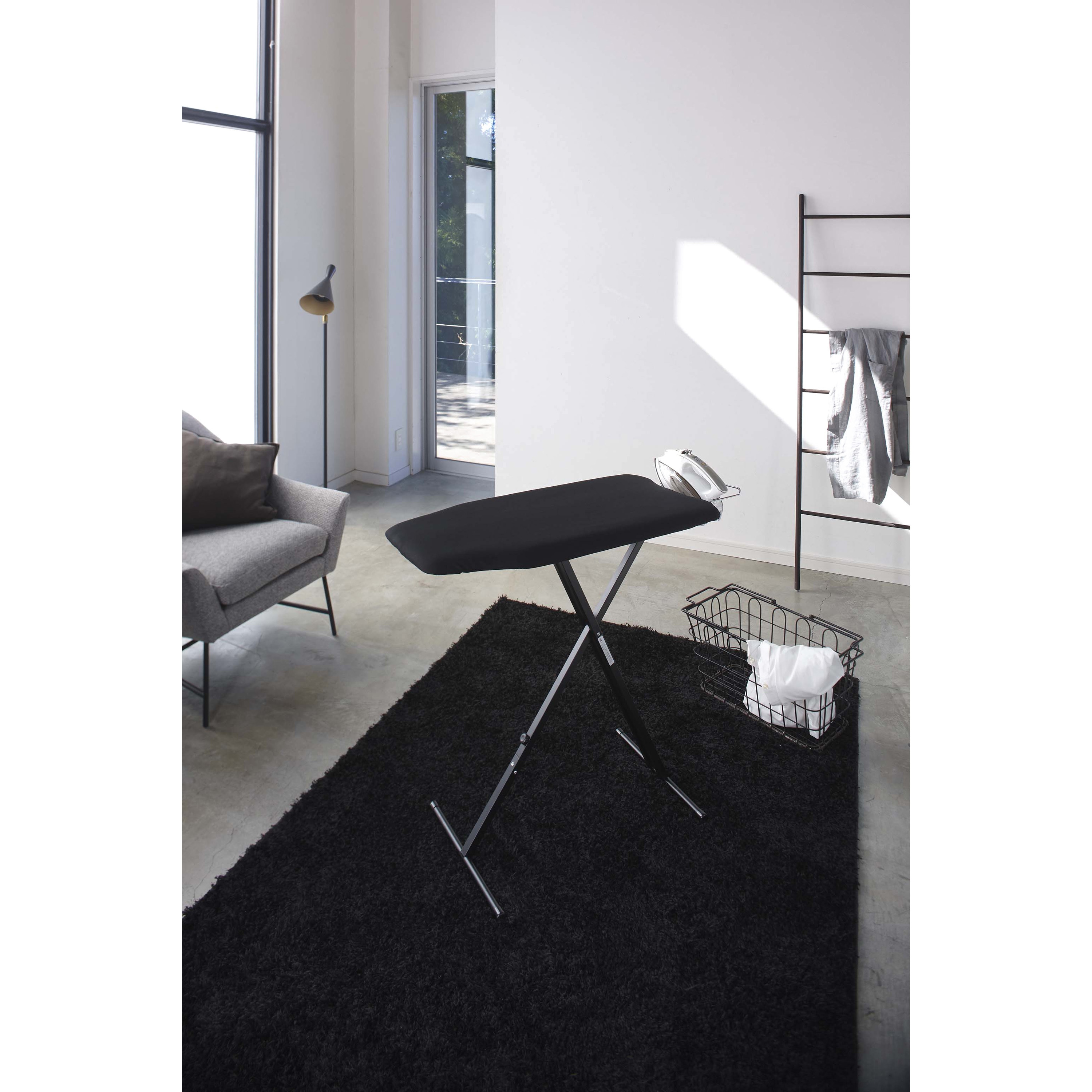 4028 タワー 軽量スタンド式アイロン台 1個 山崎実業 【通販モノタロウ】