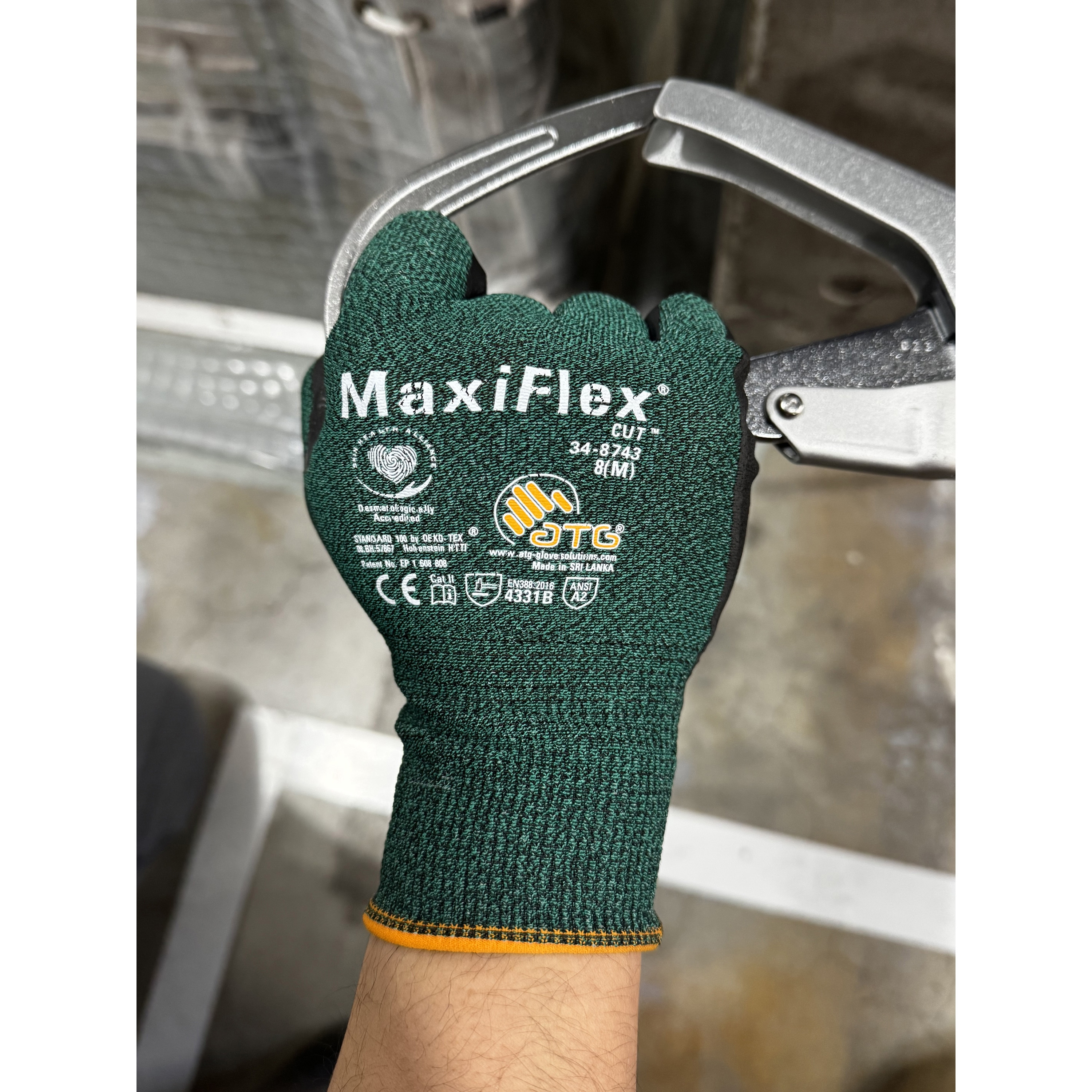 ブラジル産モリオン、チューナー、袋 34-8743-M 耐切創手袋 マキシフレックス カット ATG 18ゲージ グリーン