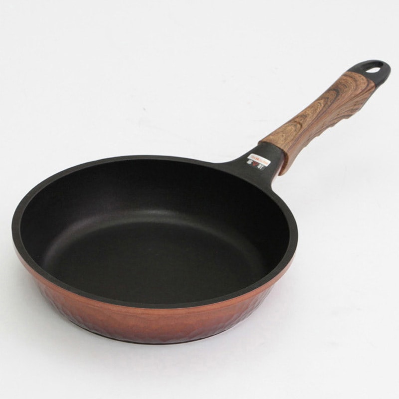 IH対応 槌目フライパン 谷口金属工業 サイズ22cm寸法42×23.3×9.6cm