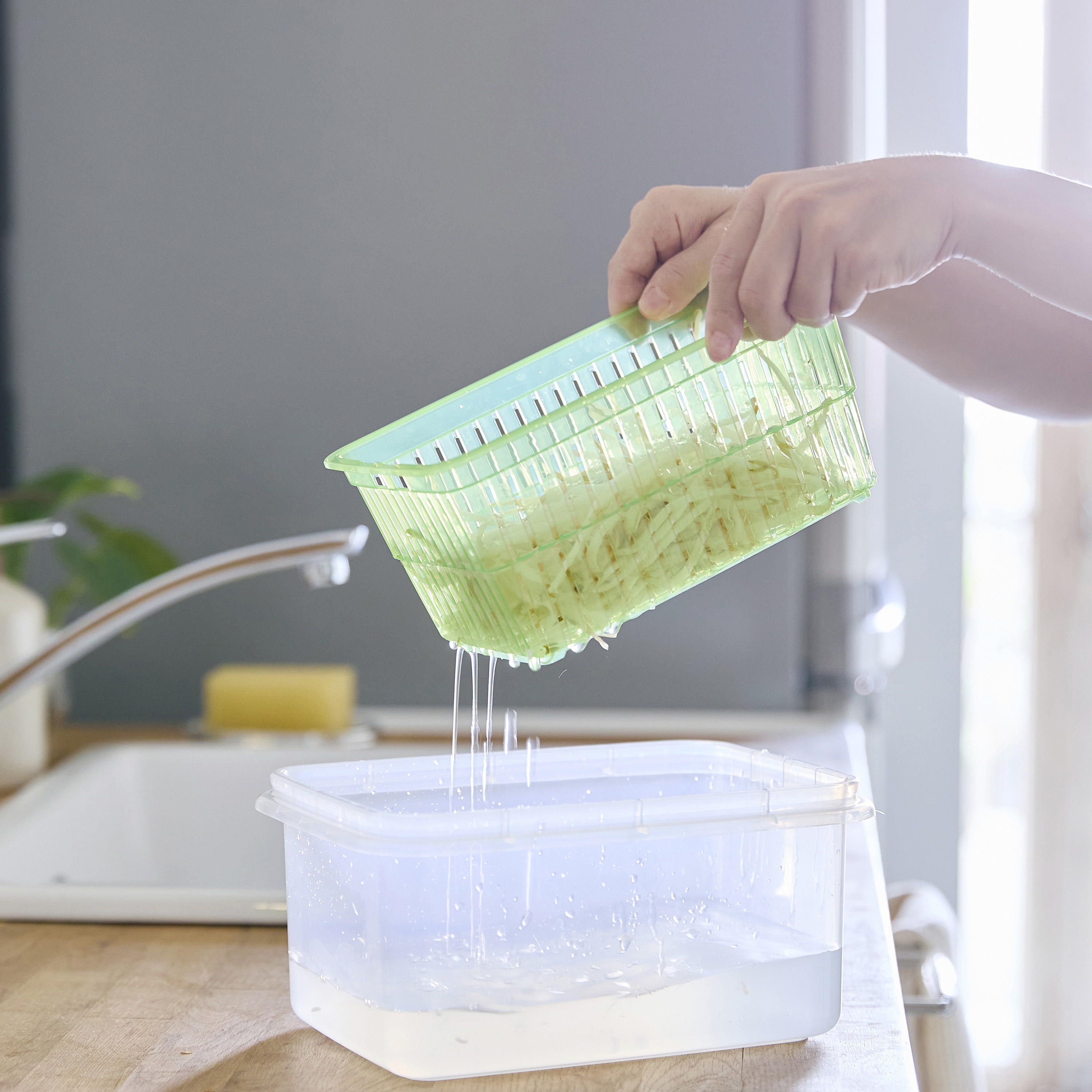 水切り機能付きプラスチック容器 59123 ザル付きD-PACK サンコープラスチック 角形 容量1.38L 1個