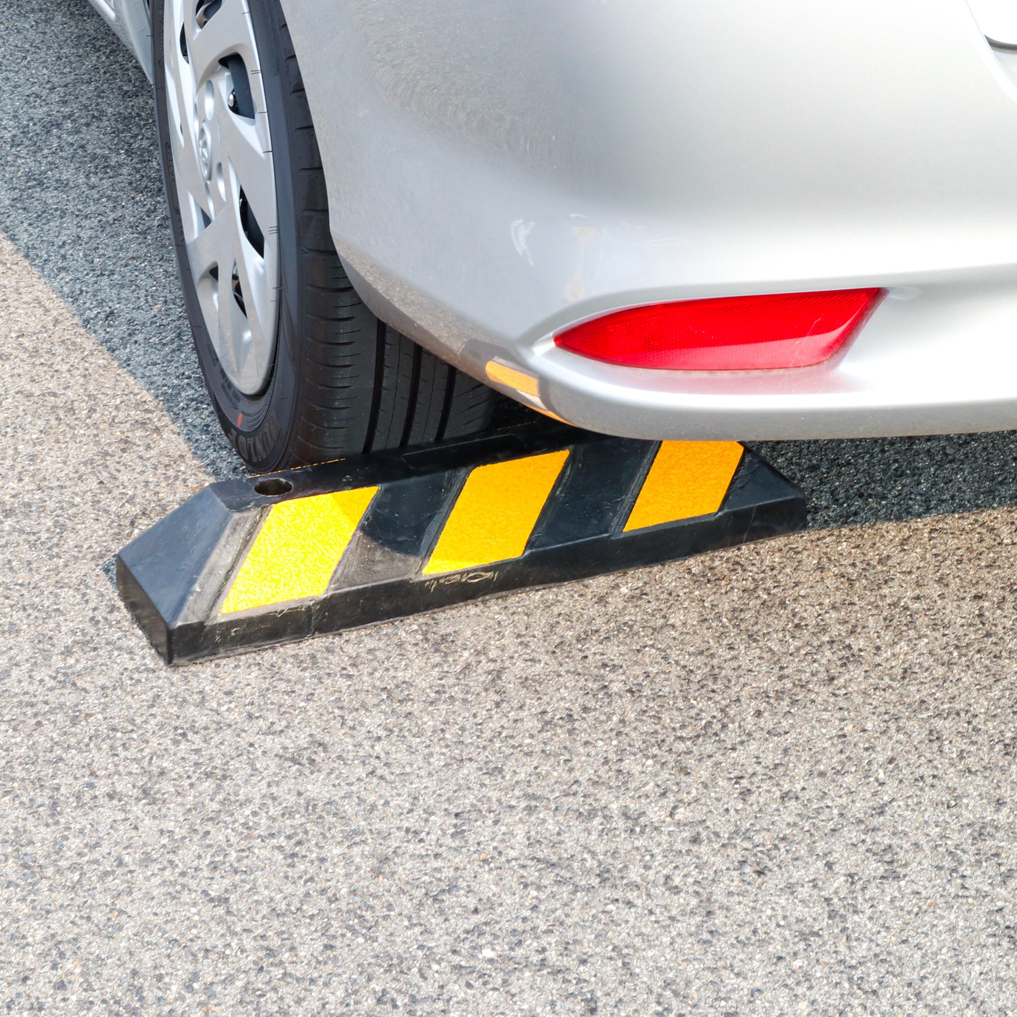 カーストッパー モノタロウ 材質 ゴム 色 黒 寸法 550 150 100 Mm 1個 通販モノタロウ