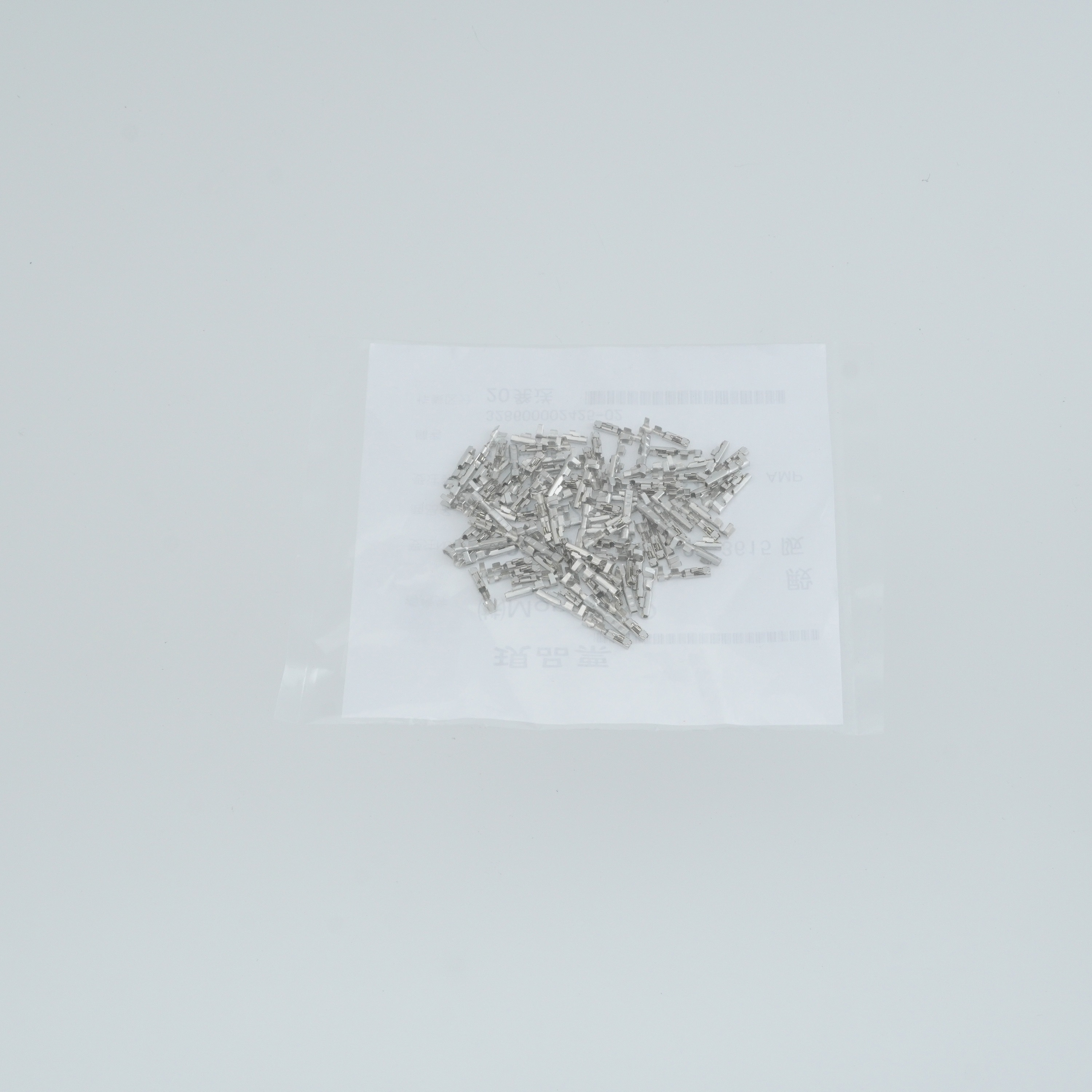エクリュ23 175155-2 3.96mm x 4.6mm (.156 インチ x .181 インチ) センターライン