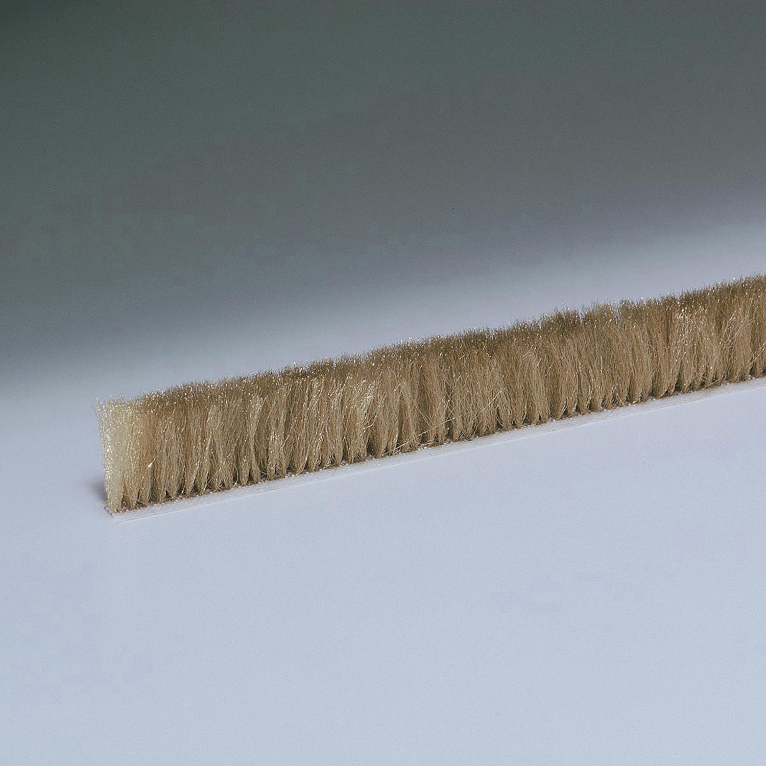 ■槌屋 ジャンボすき間モヘヤシール NO90200(8172812)×60[送料別途見積り][法人・事業所限定][掲外取寄] 槌屋 ジャンボすき間モヘアシール 9mm×20mm×2m no．90200の通販