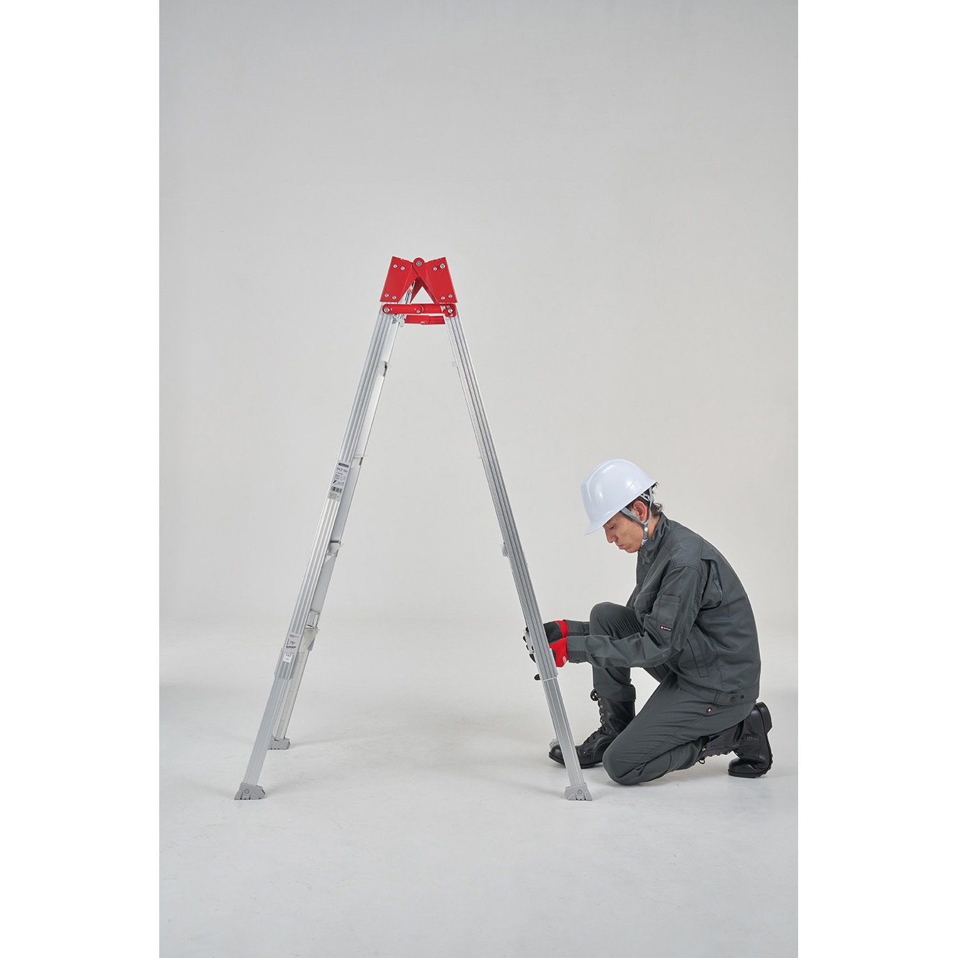 RYR-12 はしご兼用伸縮脚立 上部操作タイプ 長谷川工業 天板高さ1.02  