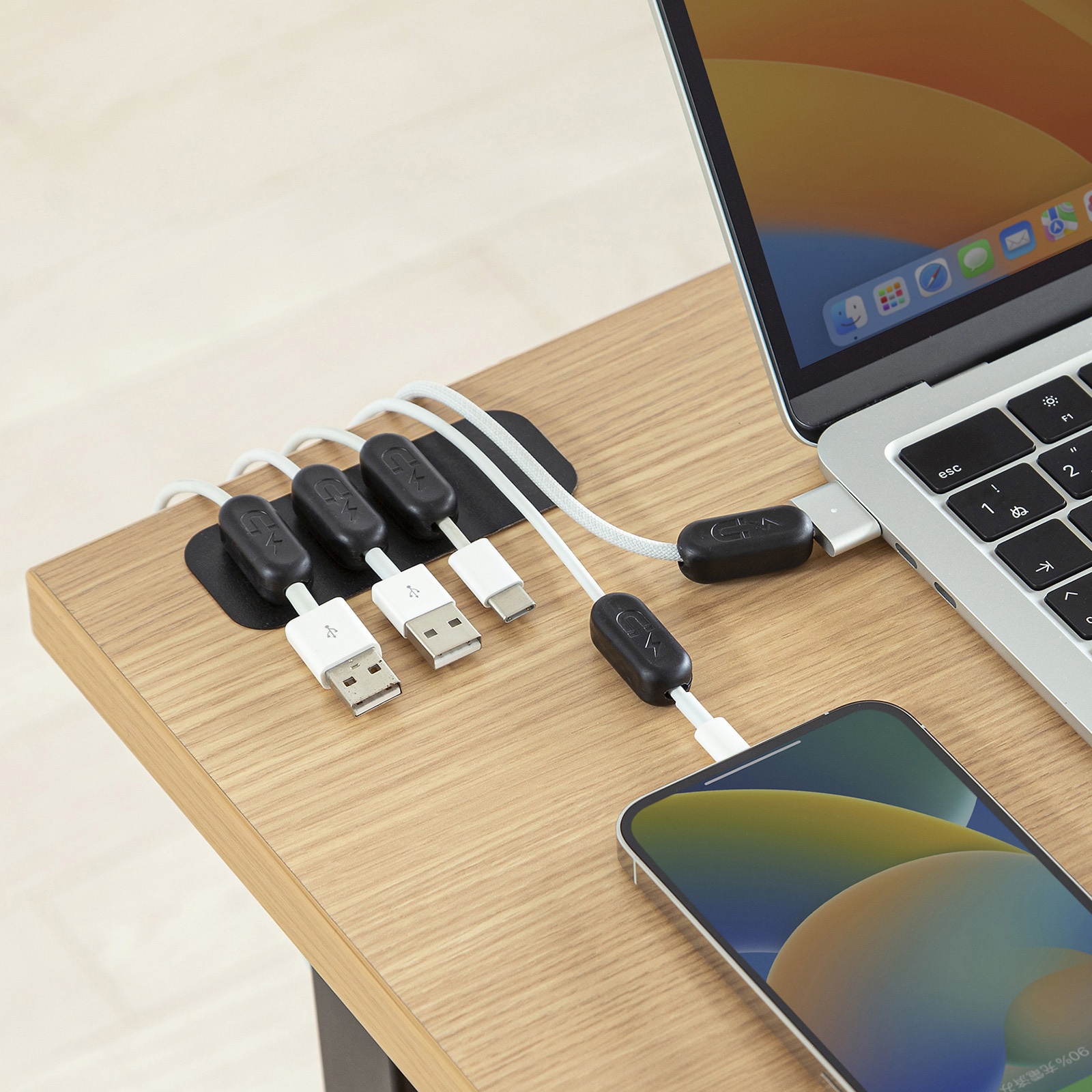 CA-515BK ケーブルホルダー サンワサプライ ブラック色 1個 CA-515BK