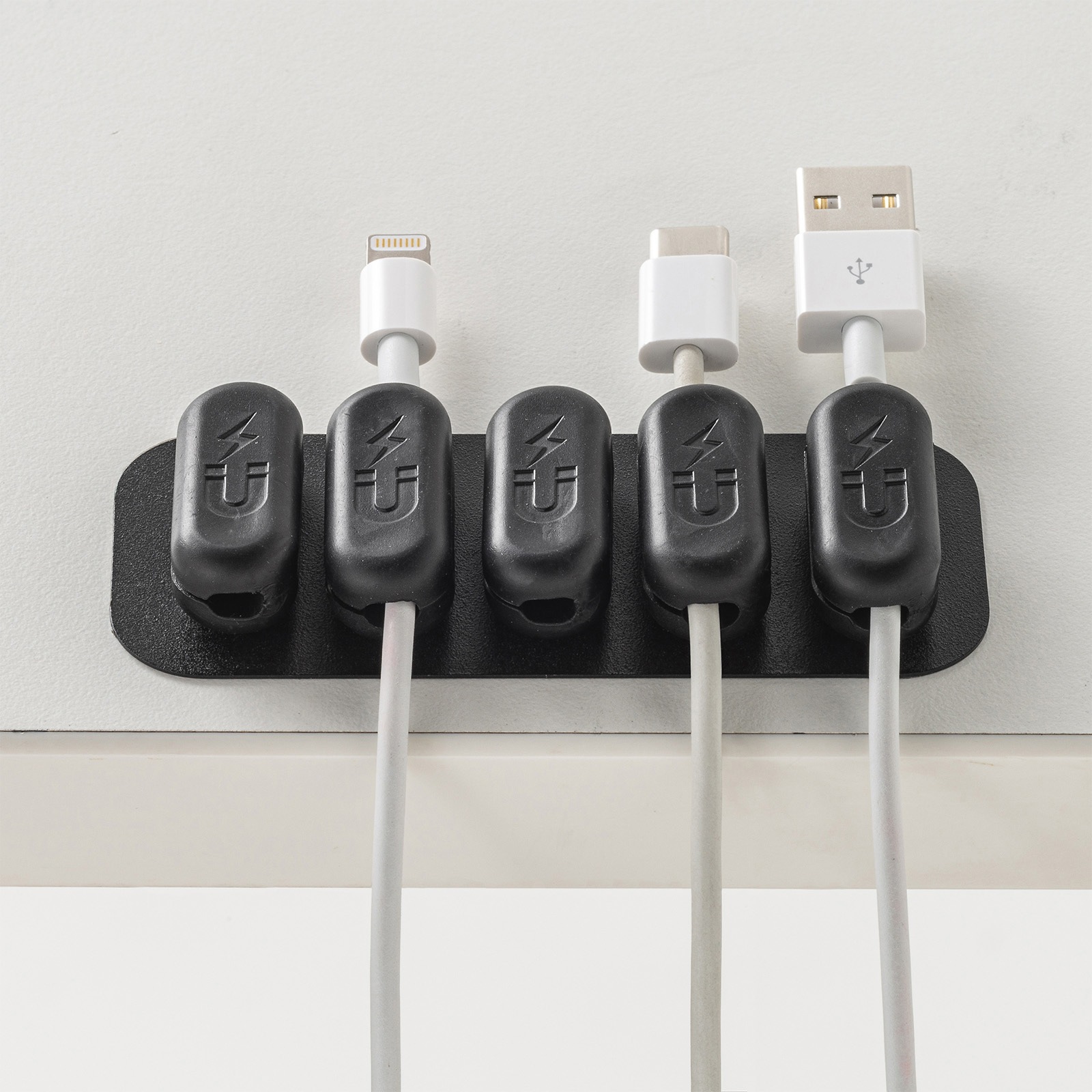 CA-515BK ケーブルホルダー サンワサプライ ブラック色 1個 CA-515BK