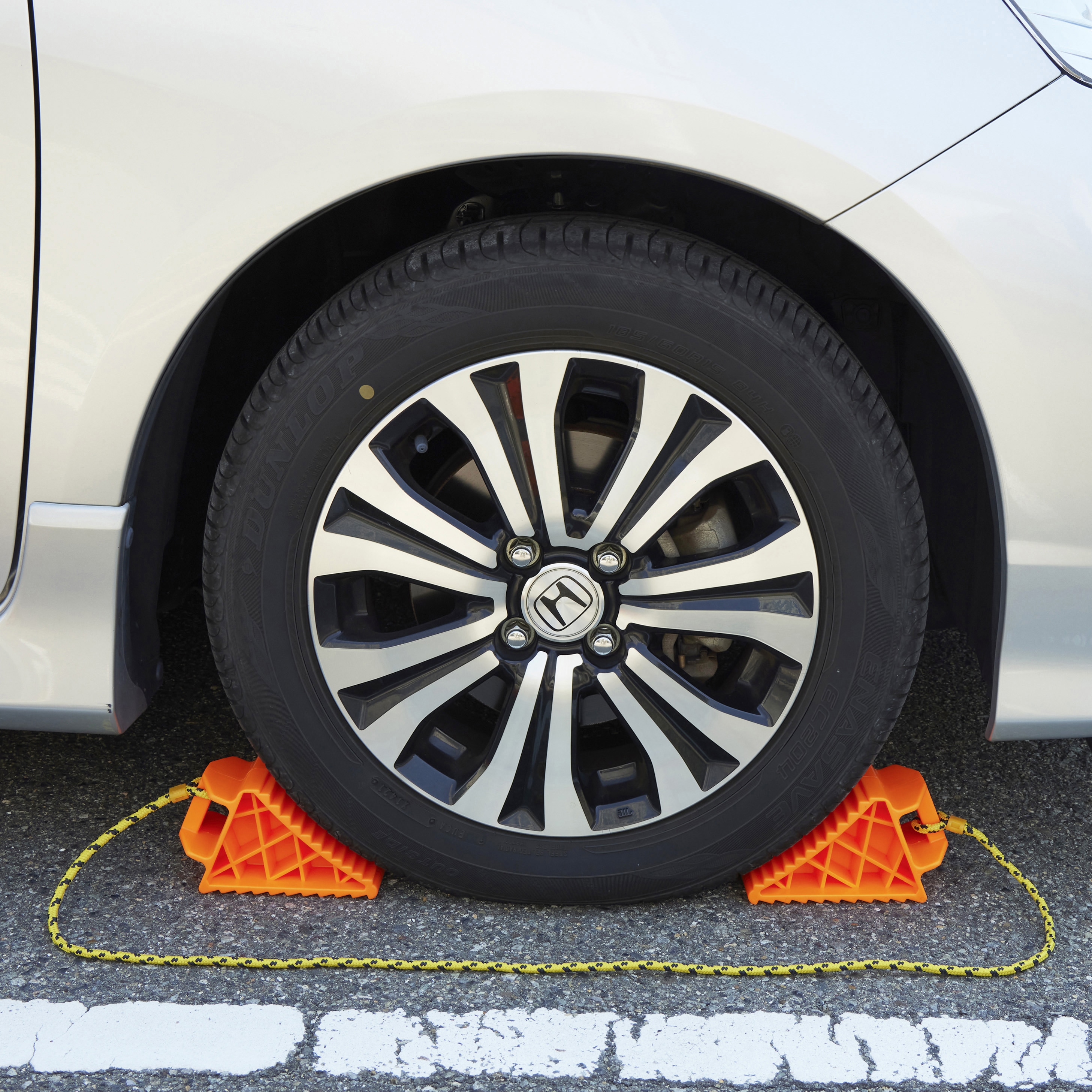 タイヤストッパー PPCP製 モノタロウ 乗用車・小型トラックなど タイヤストッパー PPCP製 モノタロウ 乗用車・小型トラックなど
