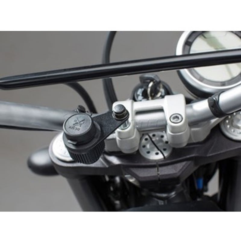 EMA.00.107.12400 シガーライターソケットブラケット M10