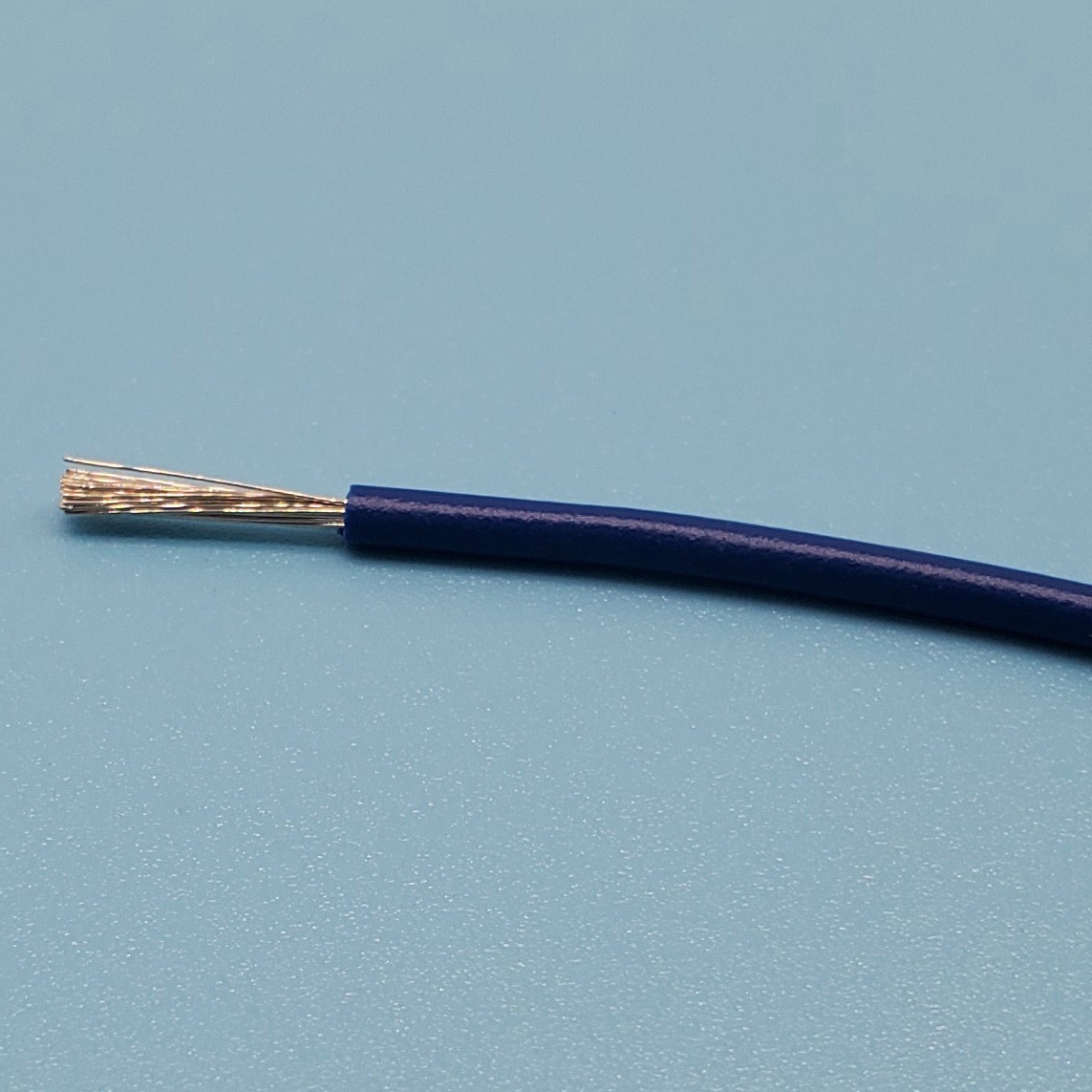 UL1007 AWG28 アオ UL1007 AWG28 1本(305m) 品川電線 【通販モノタロウ】