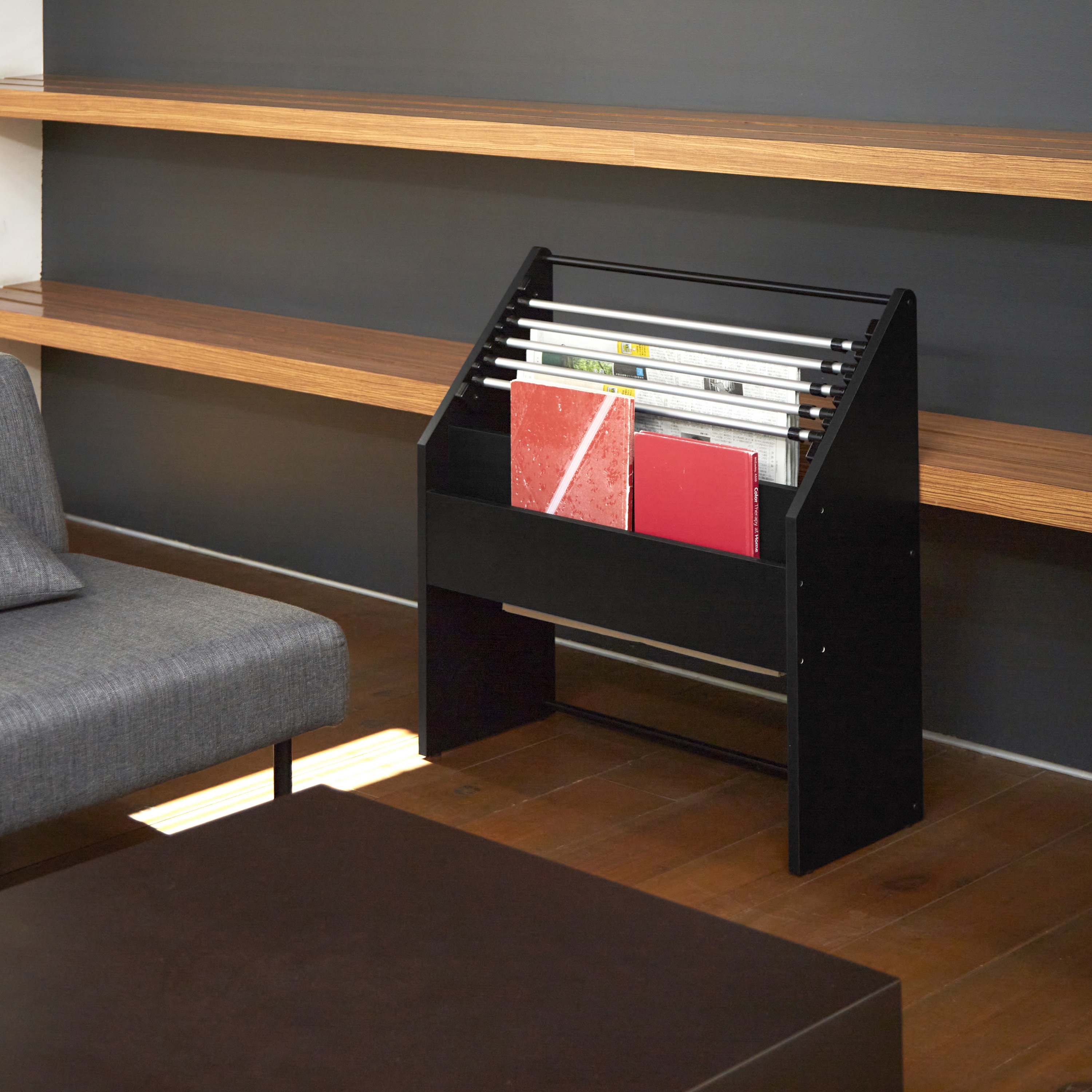 新聞ラック 木製 5本掛け マガジンラック付き 1台 モノタロウ 【通販