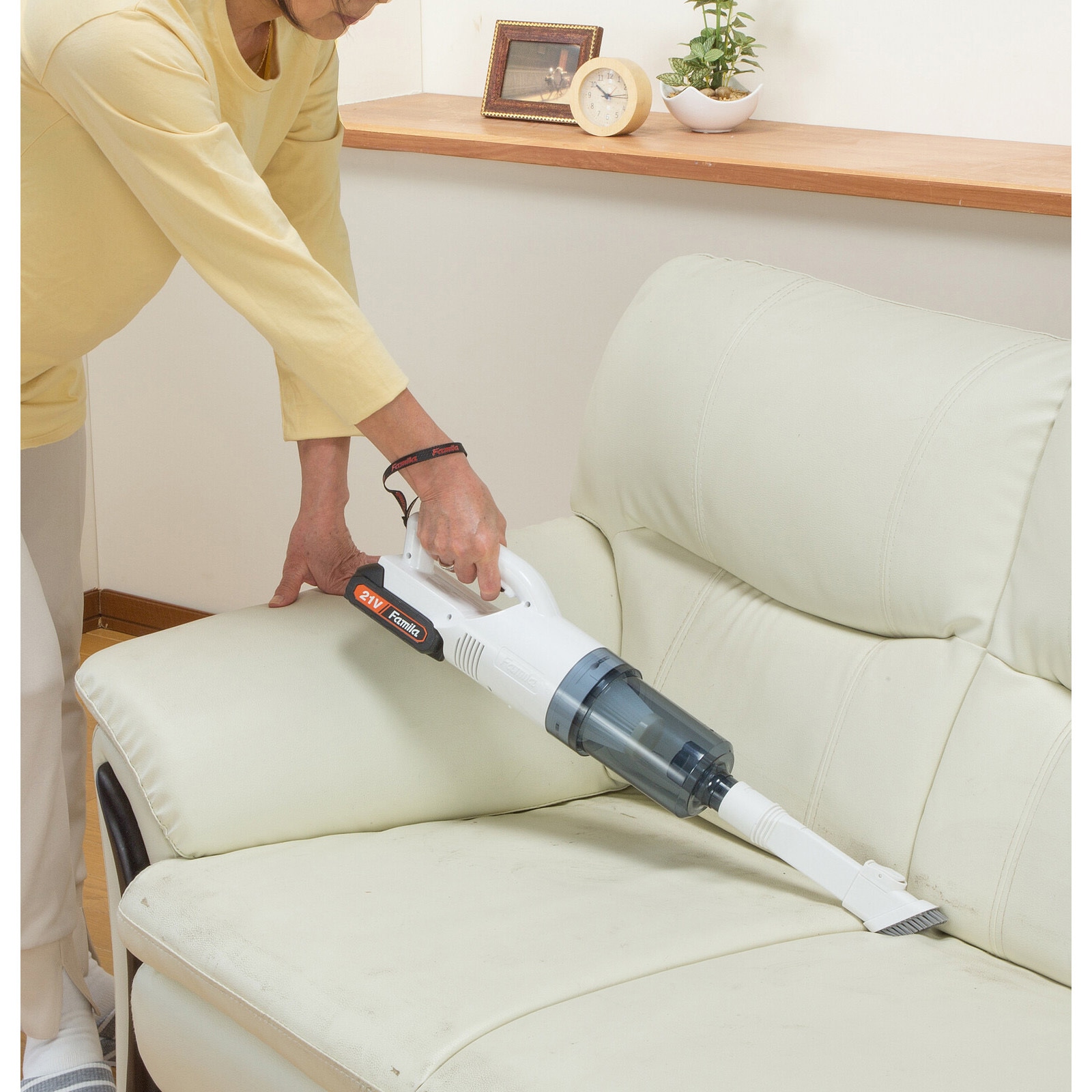 ハイパワークリーナー6点セット＋予備バッテリー[0423110] メーカー直送 ▼返品・キャンセル不可【他商品との同時購入不可】 0423110 ファミラ 充電式コードレスハイパワークリーナー 6点セット+