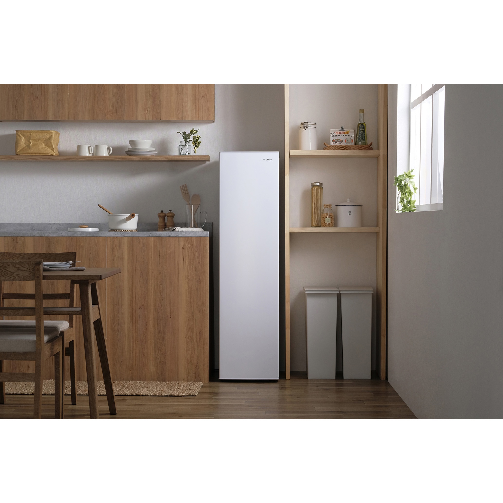 IUSN-S12A-W スリム冷凍庫 120L アイリスオーヤマ 右開き