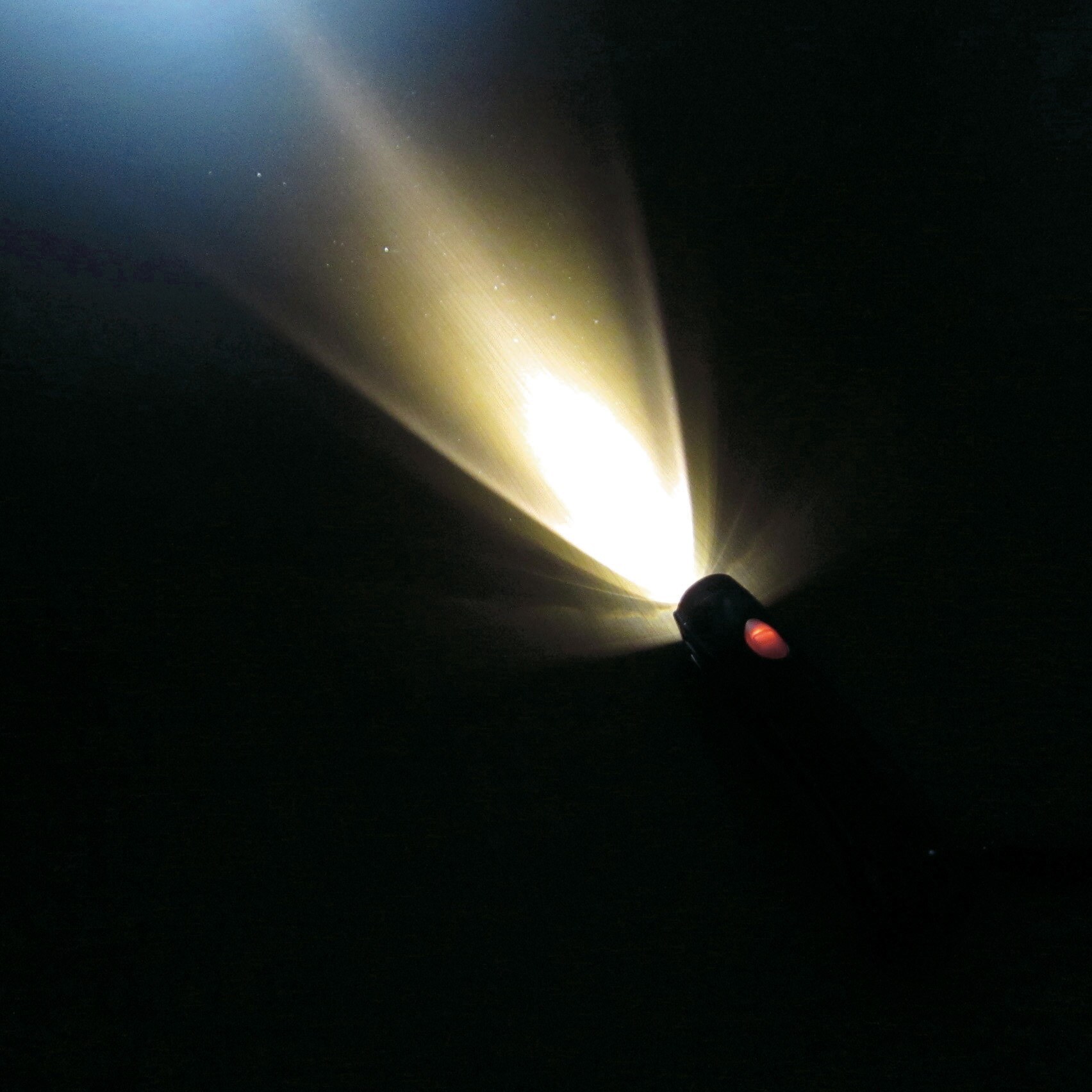 CSL-W 充電式小型LEDサーチライト 1個 TRUSCO 【通販モノタロウ】 CSL-W 充電式小型LEDサーチライト 1個 TRUSCO 【通販モノタロウ】