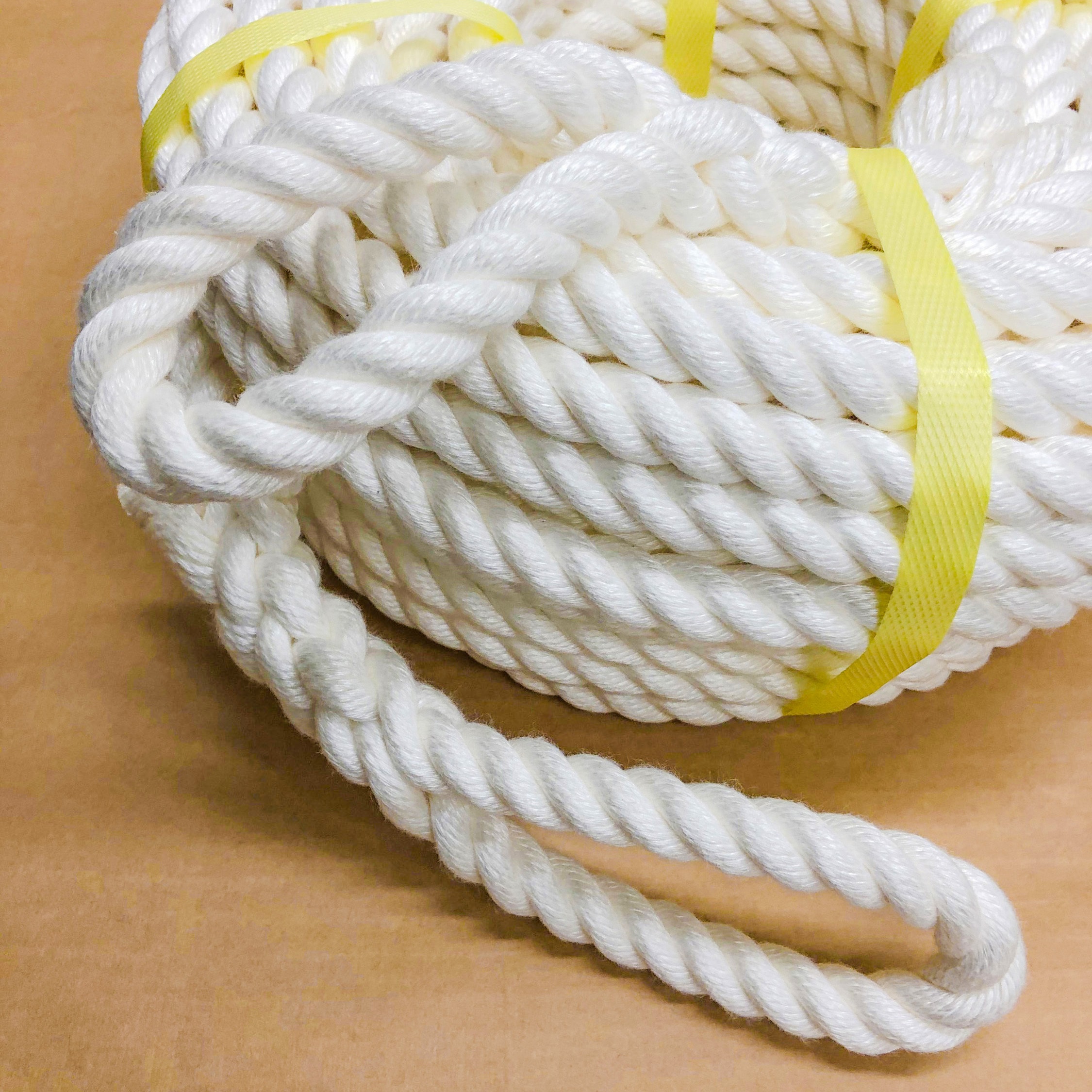 まつうら工業 クレモナSロープ 3打ち 両端アイ加工付 8mmΦ×200m KMS-8-200(WR) KMS-14-200(WR) クレモナSロープ(3打ち)両端アイ加工付 1巻(200m