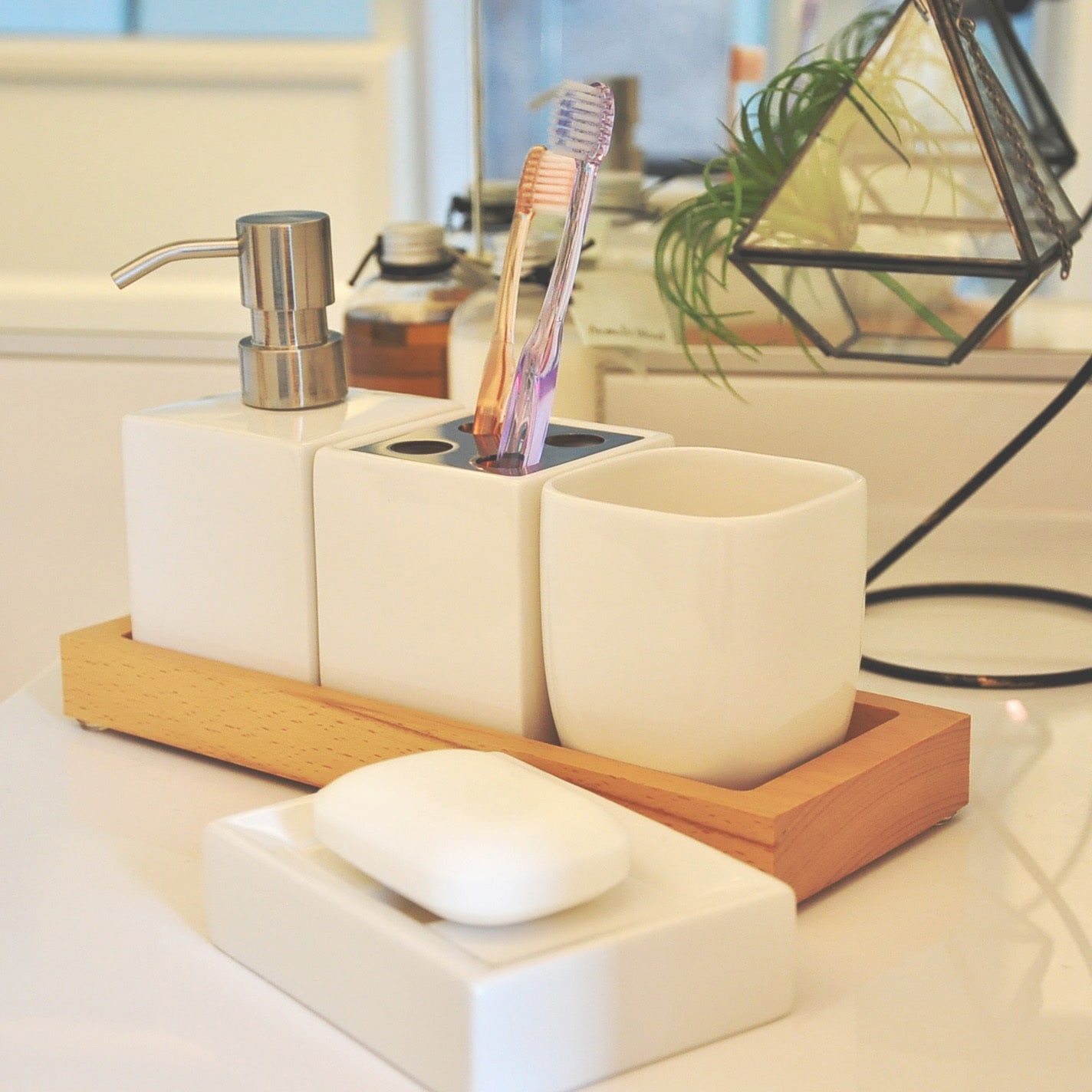 ジョンホワイト　キューピー ☆【コーナーポット 汚物入れ 陶器製 清潔感 シンプル スタイリッシュ