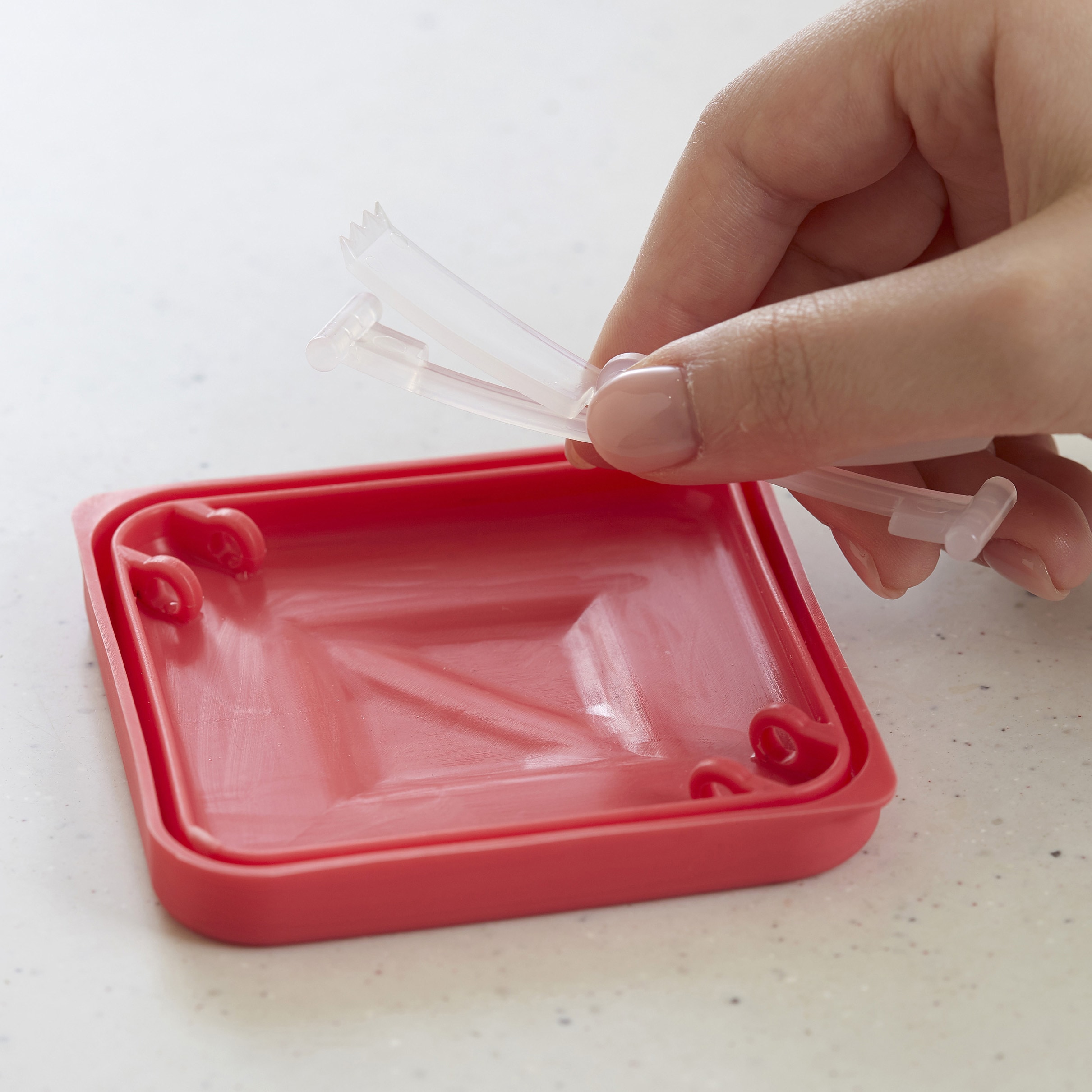 ATN-01SP ふたがトングになる保存容器 1個 スマイルキッズ 【通販