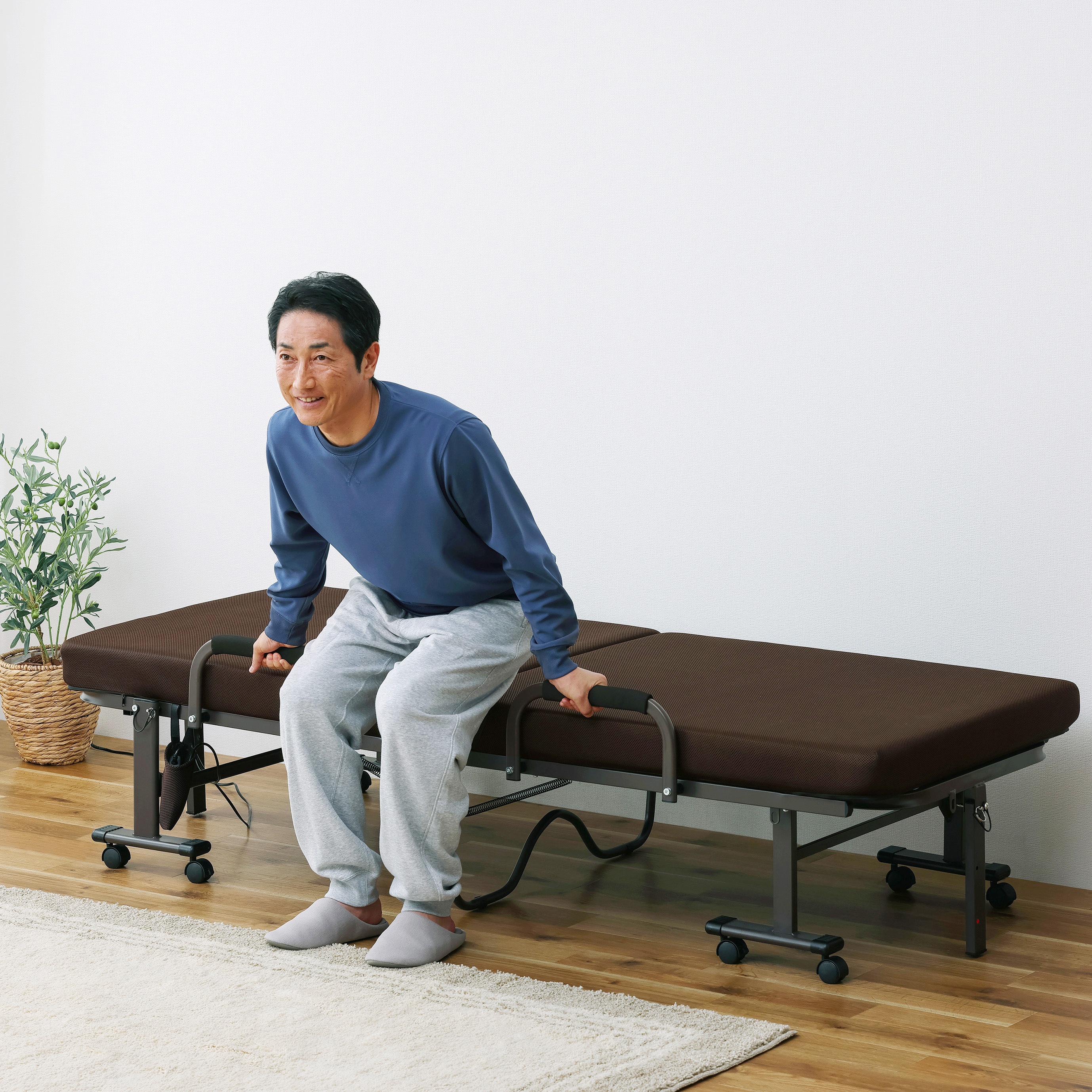 アイリスオーヤマ　電動リクライニングベッド　OTB-KDH 折りたたみ電動リクライニングベッド OTB-BDH K535774│アイリス