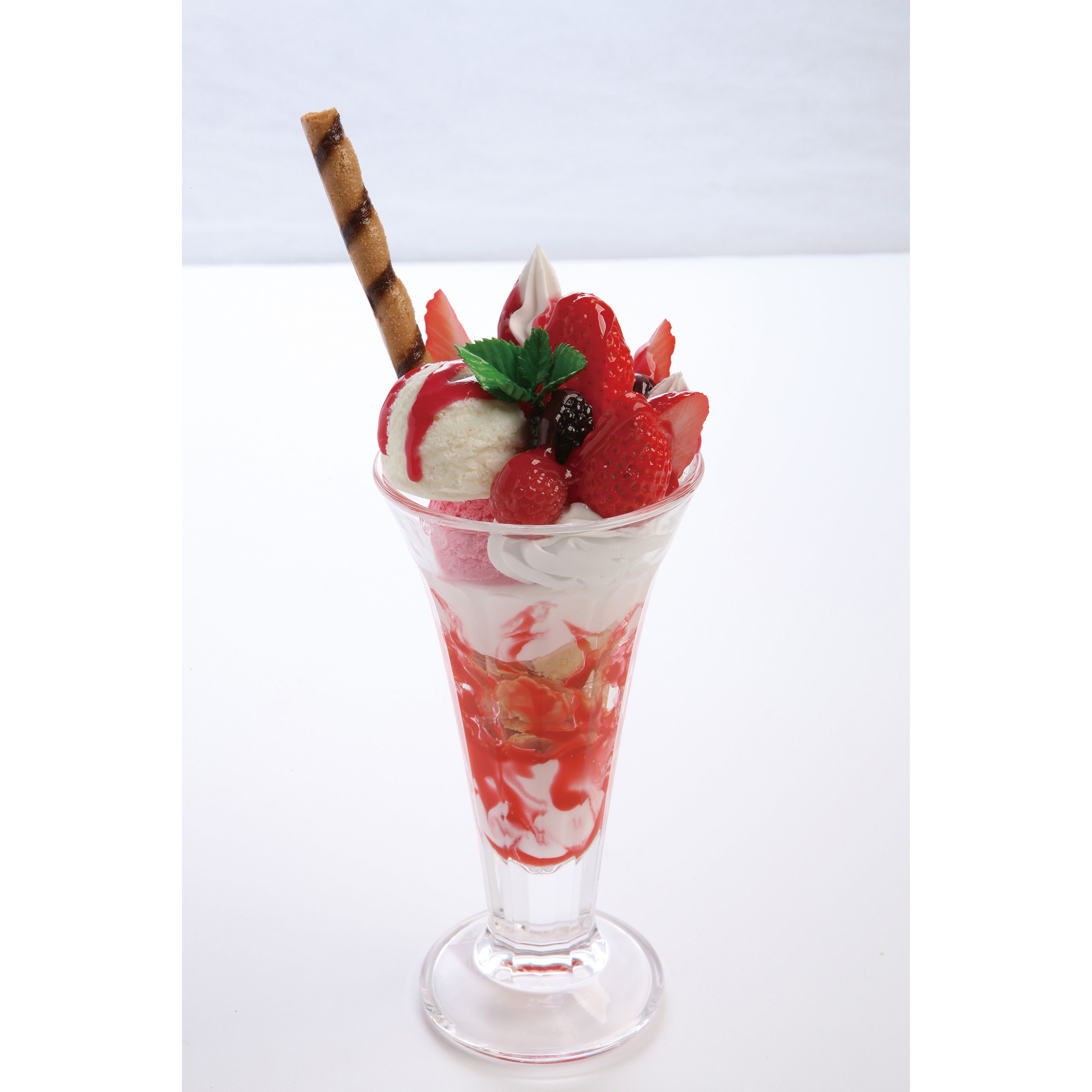 16-03 ベリーパフェ 食品サンプル(スイーツ・ドリンク) 1点 いわさき