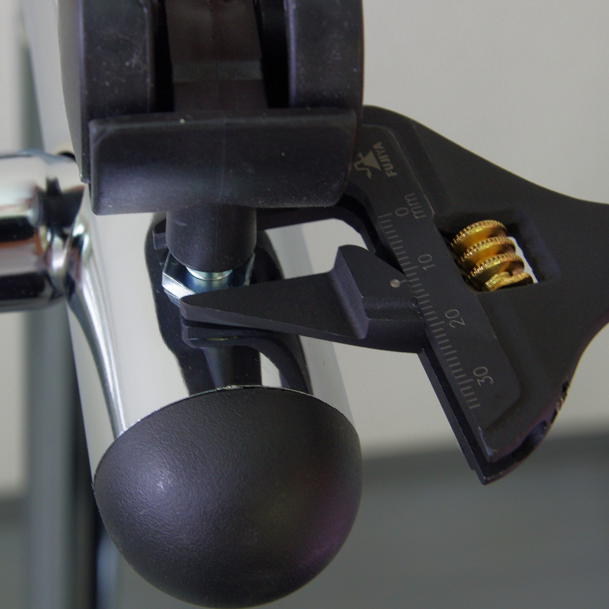 FLT-34-BG 先薄モンキー(黒金・グリップ付) フジ矢 全長166mm最大口