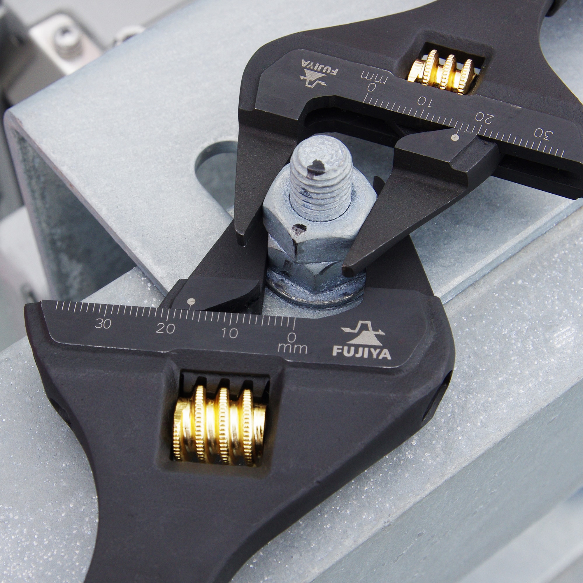 FLT-38-BG 先薄モンキー(黒金・グリップ付) フジ矢 全長214.7mm最大口