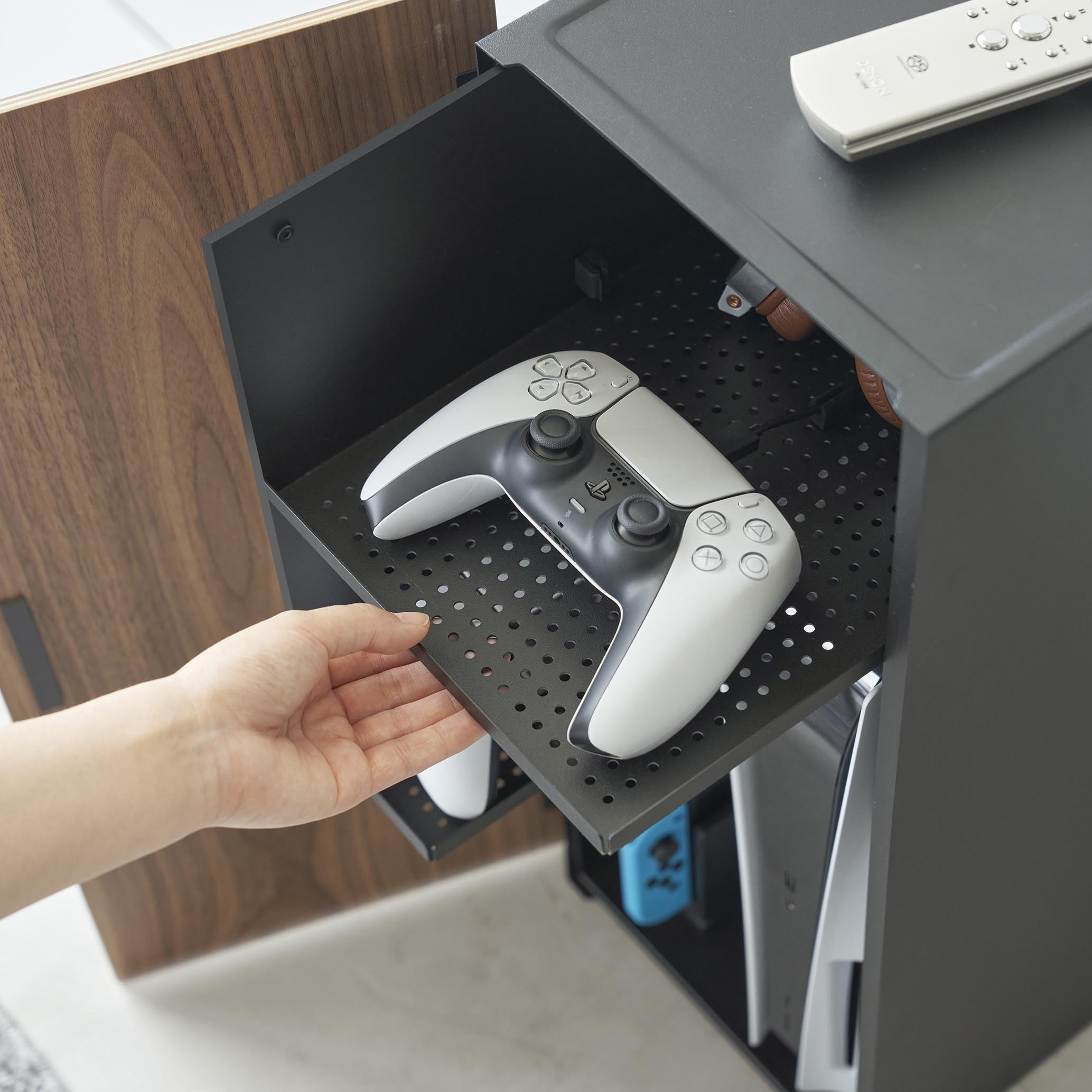 2110 ゲーム機収納ラック タワー ホワイト 山崎実業 ブラック色 間口