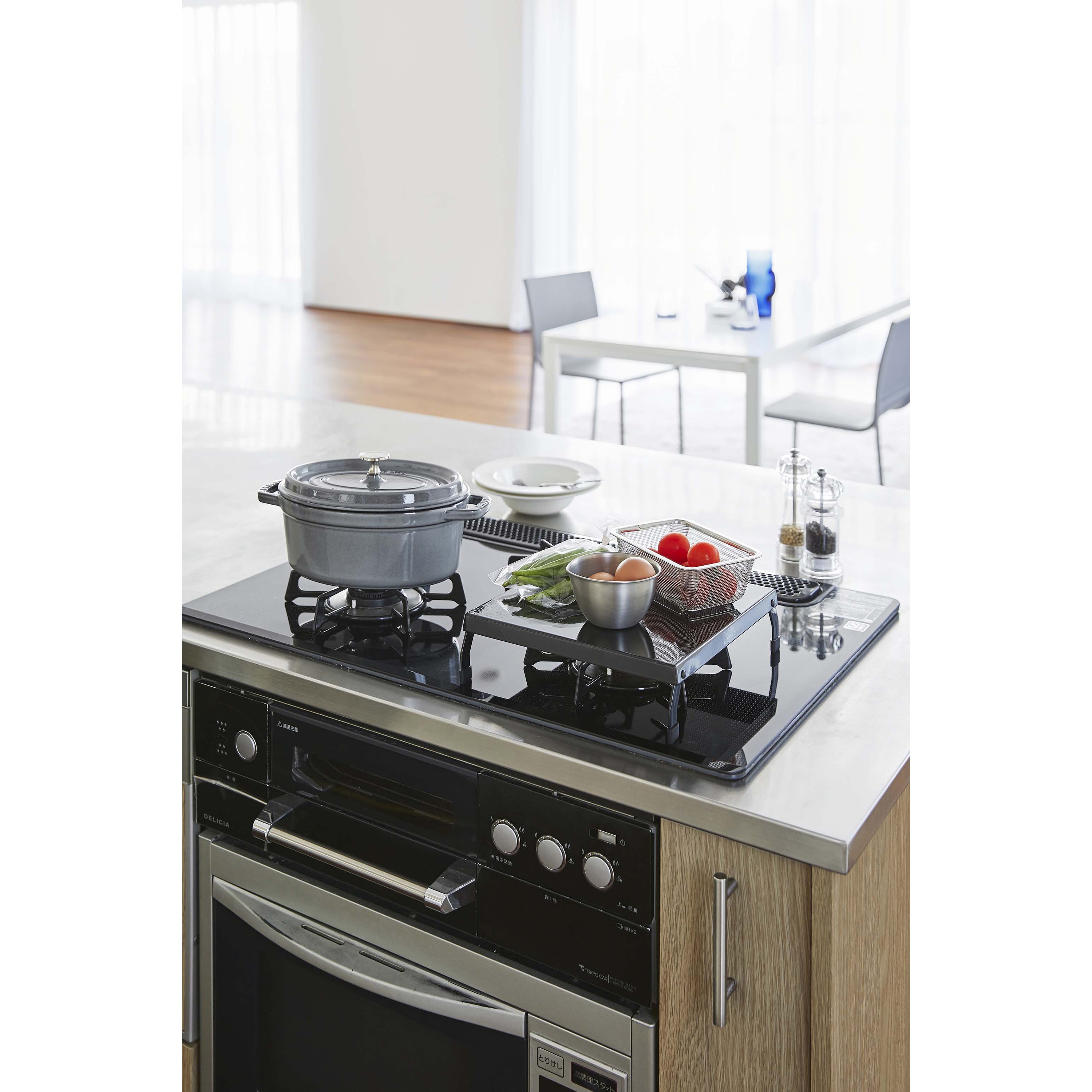 ハチ*　冷蔵庫、洗濯機、掃除機、ガスコンロ Amazon｜排気口カバー コンロカバー 奥行伸縮 幅60cm対応 薄型